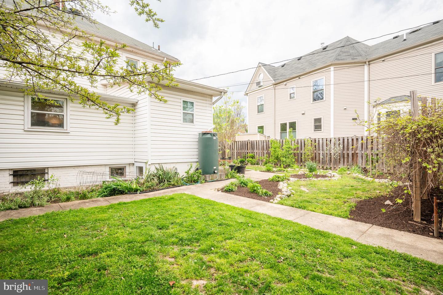 2105 Commonwealth Ave
