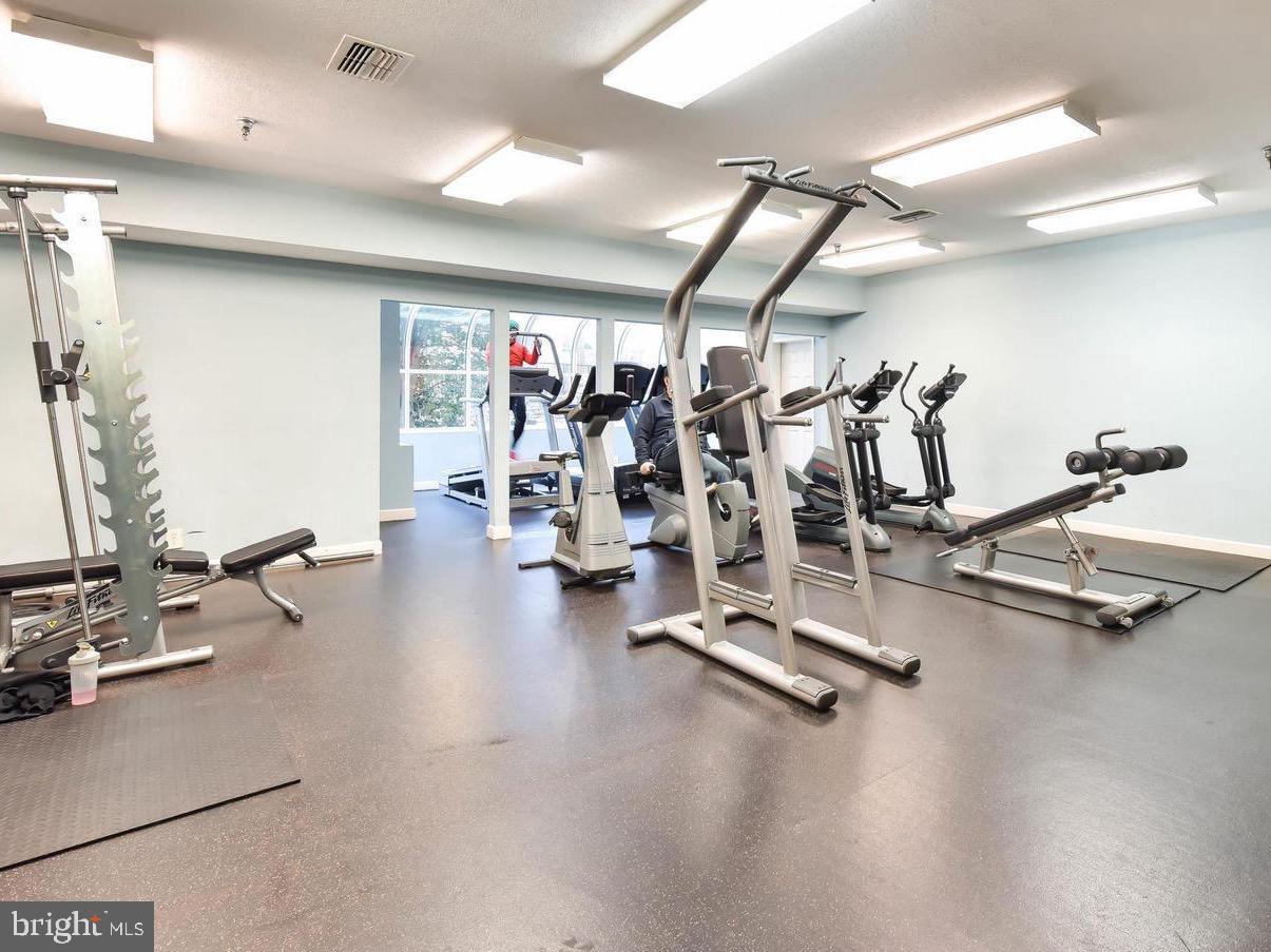 3304 Wyndham Cir #138