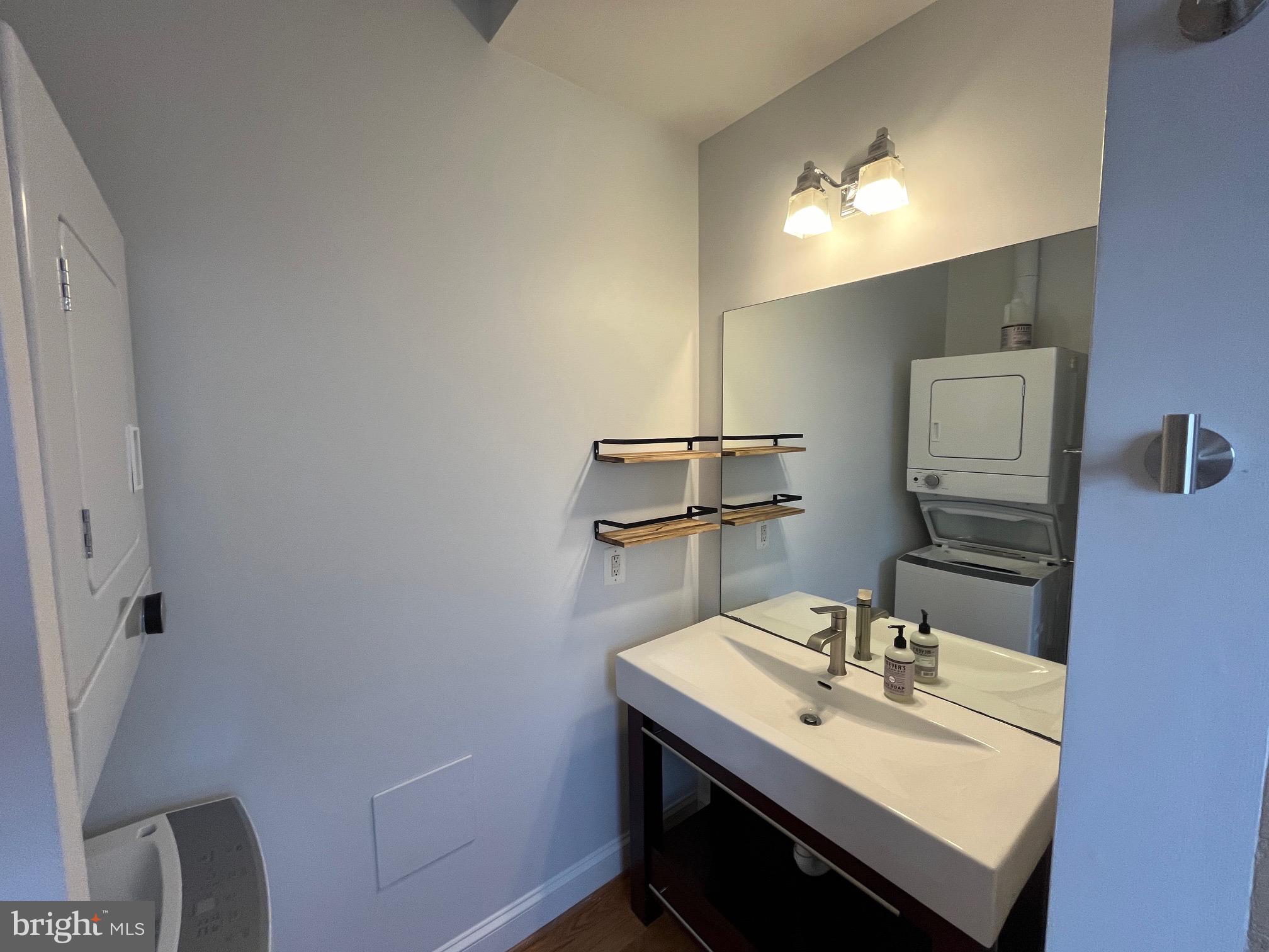 409 E Raymond Ave #4