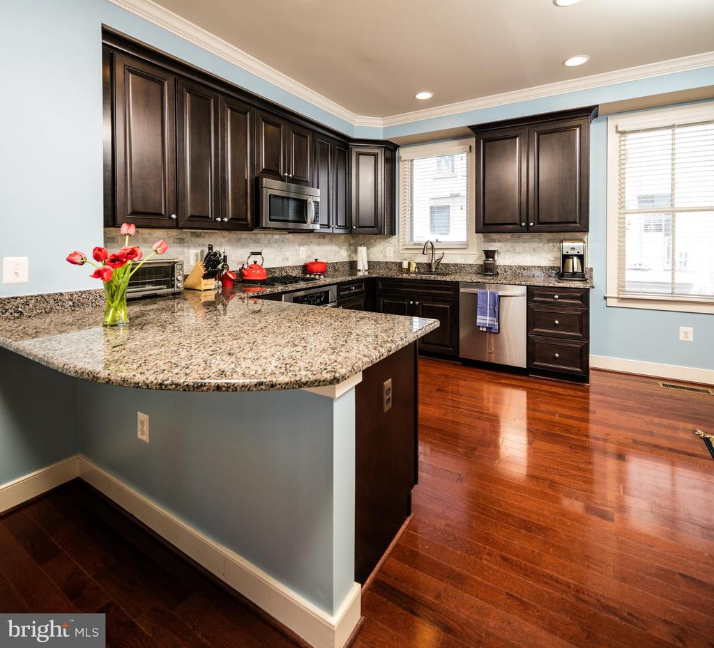 831 N ALFRED ST