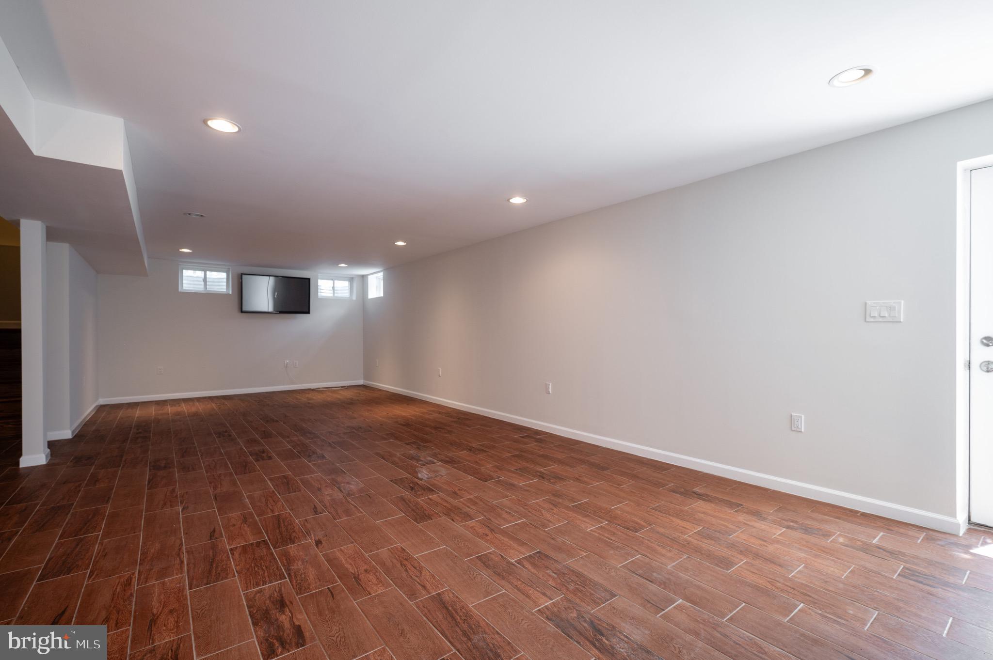 419 E CUSTIS AVE