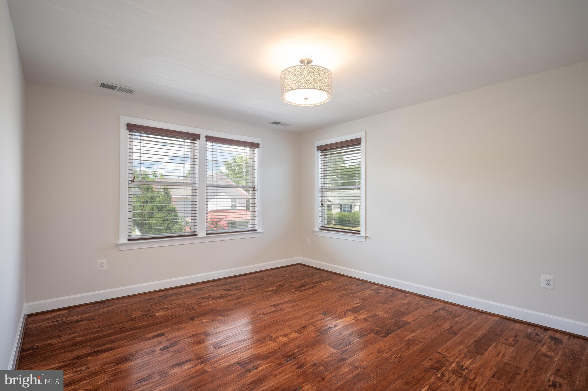 419 E CUSTIS AVE