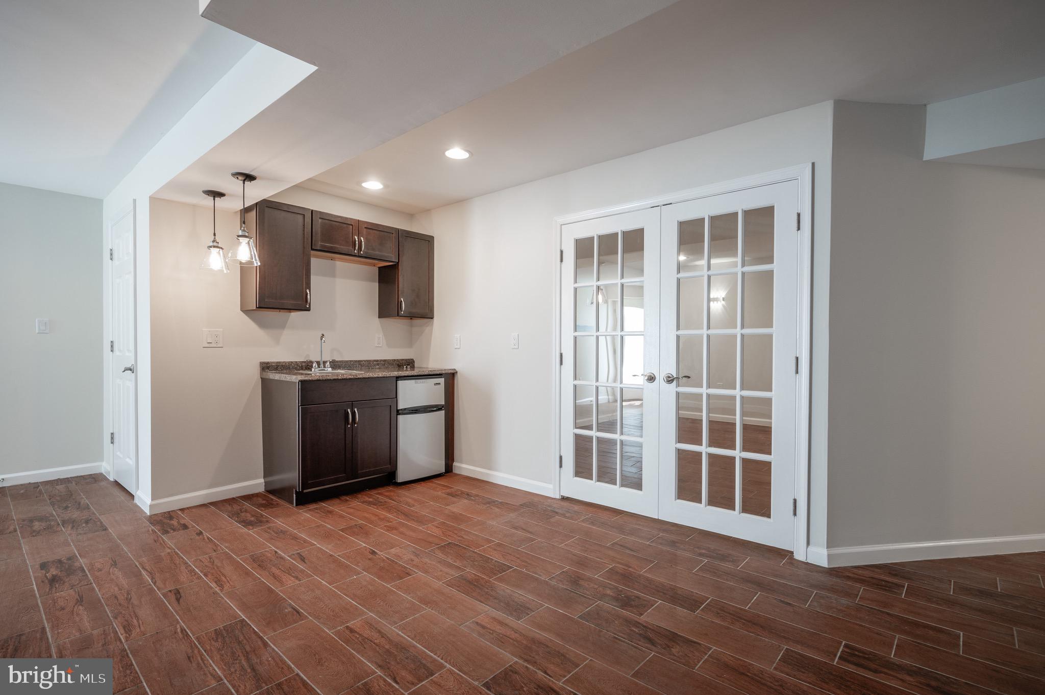 419 E CUSTIS AVE