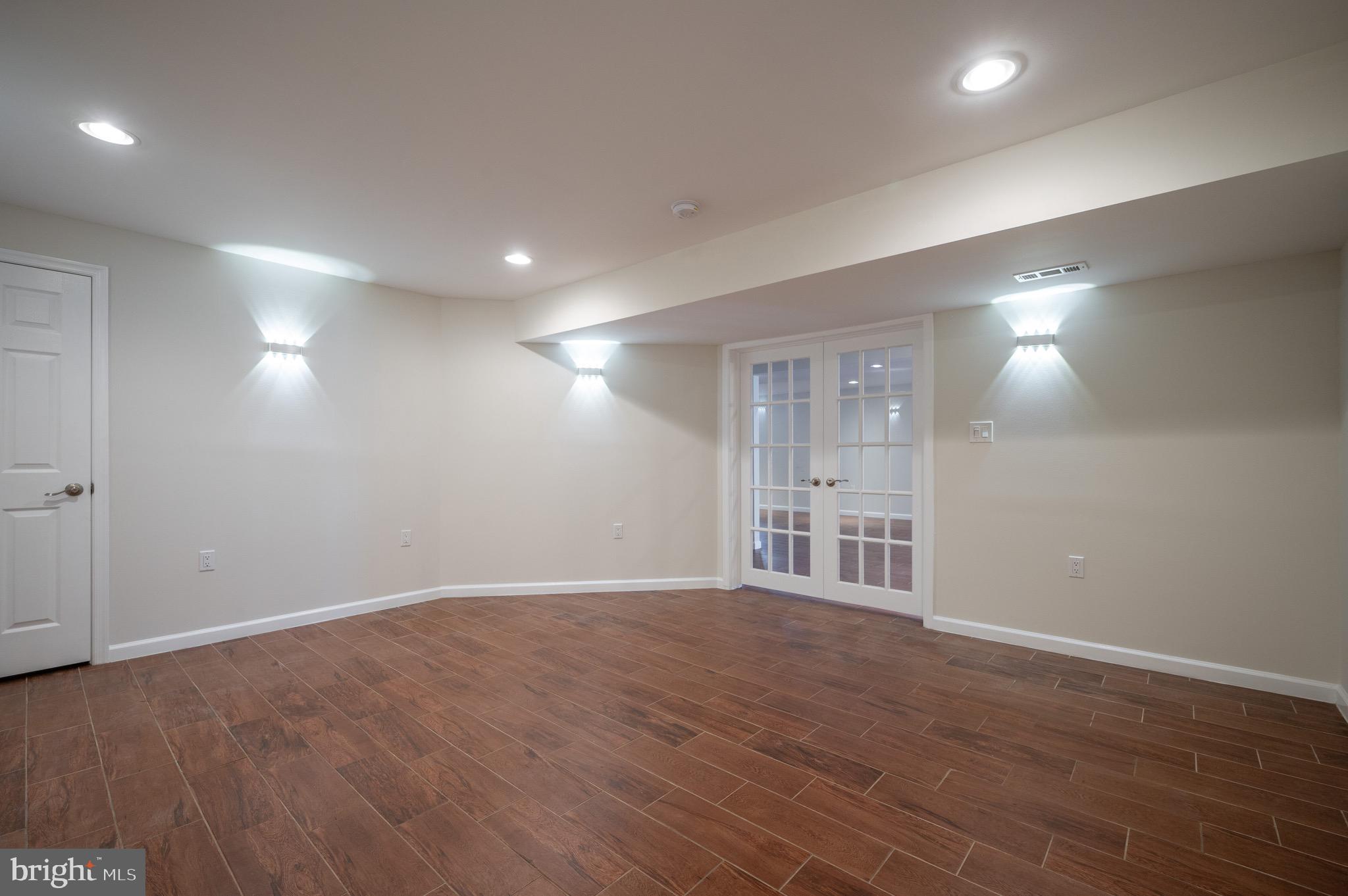 419 E CUSTIS AVE