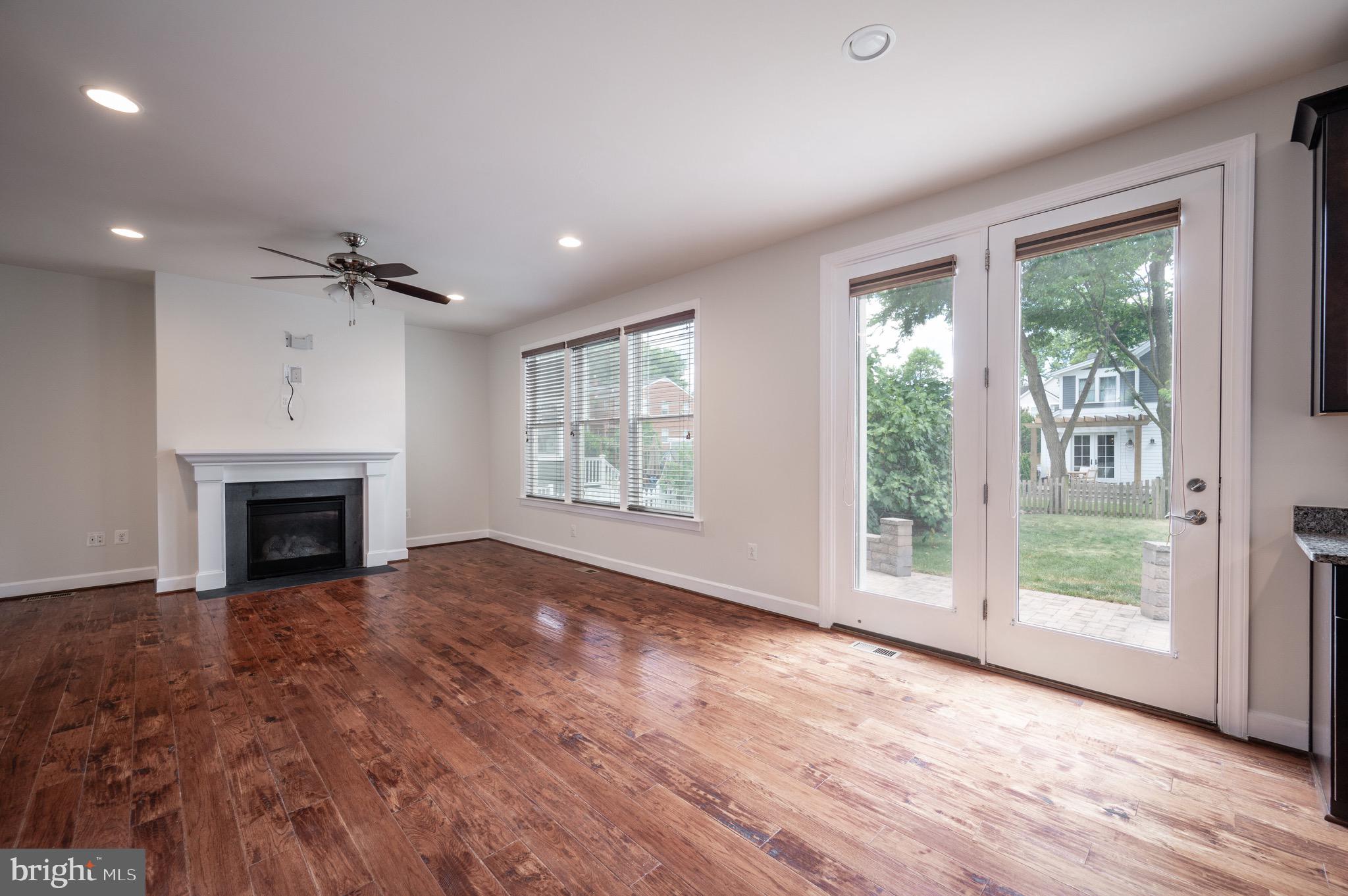 419 E CUSTIS AVE