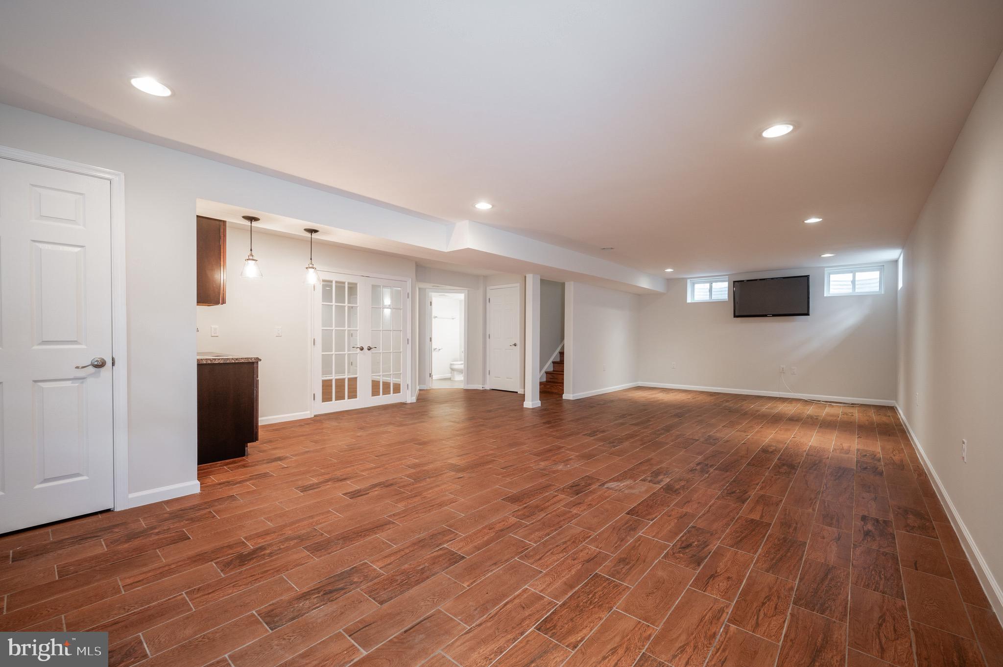 419 E CUSTIS AVE