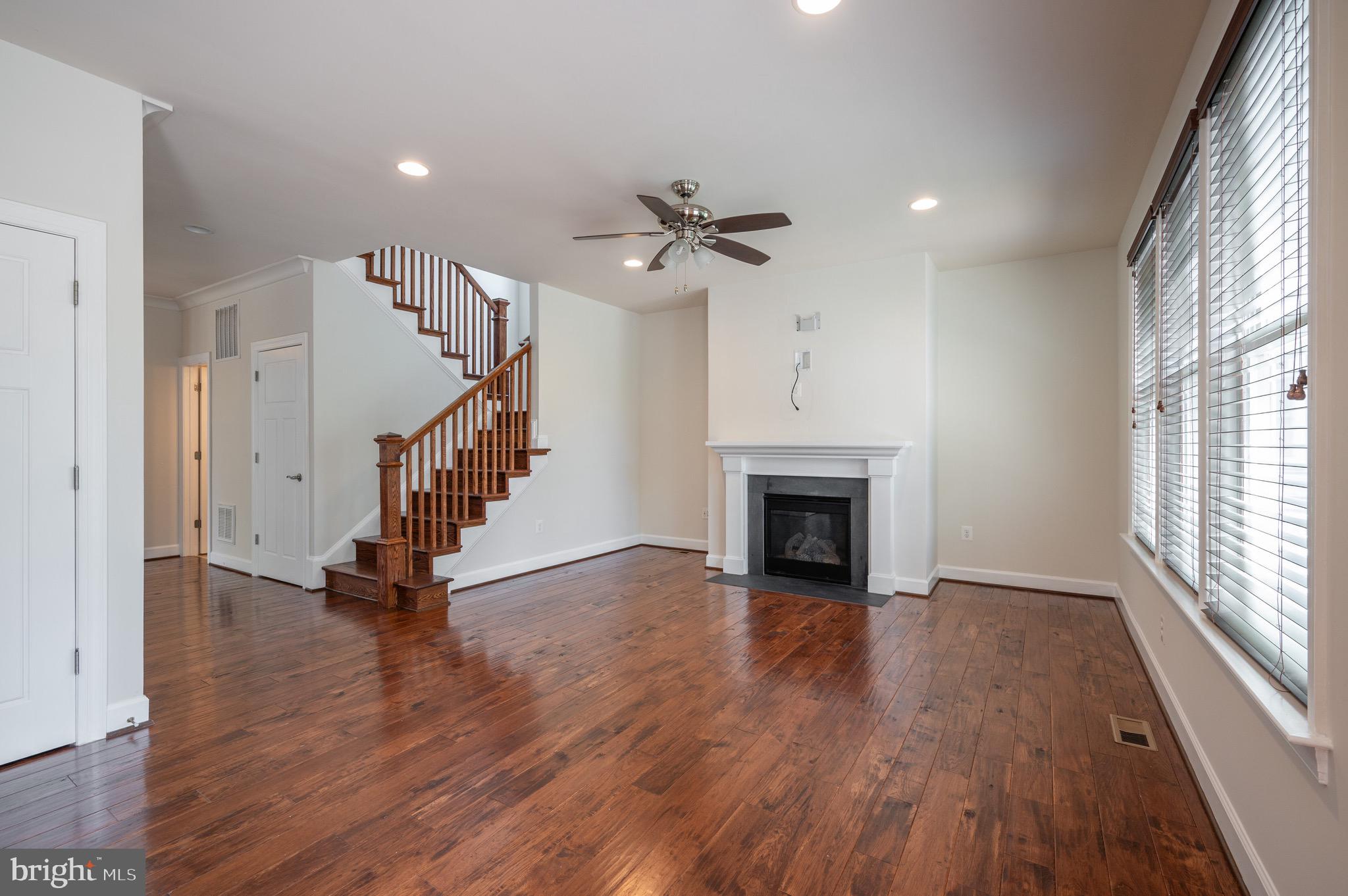 419 E CUSTIS AVE