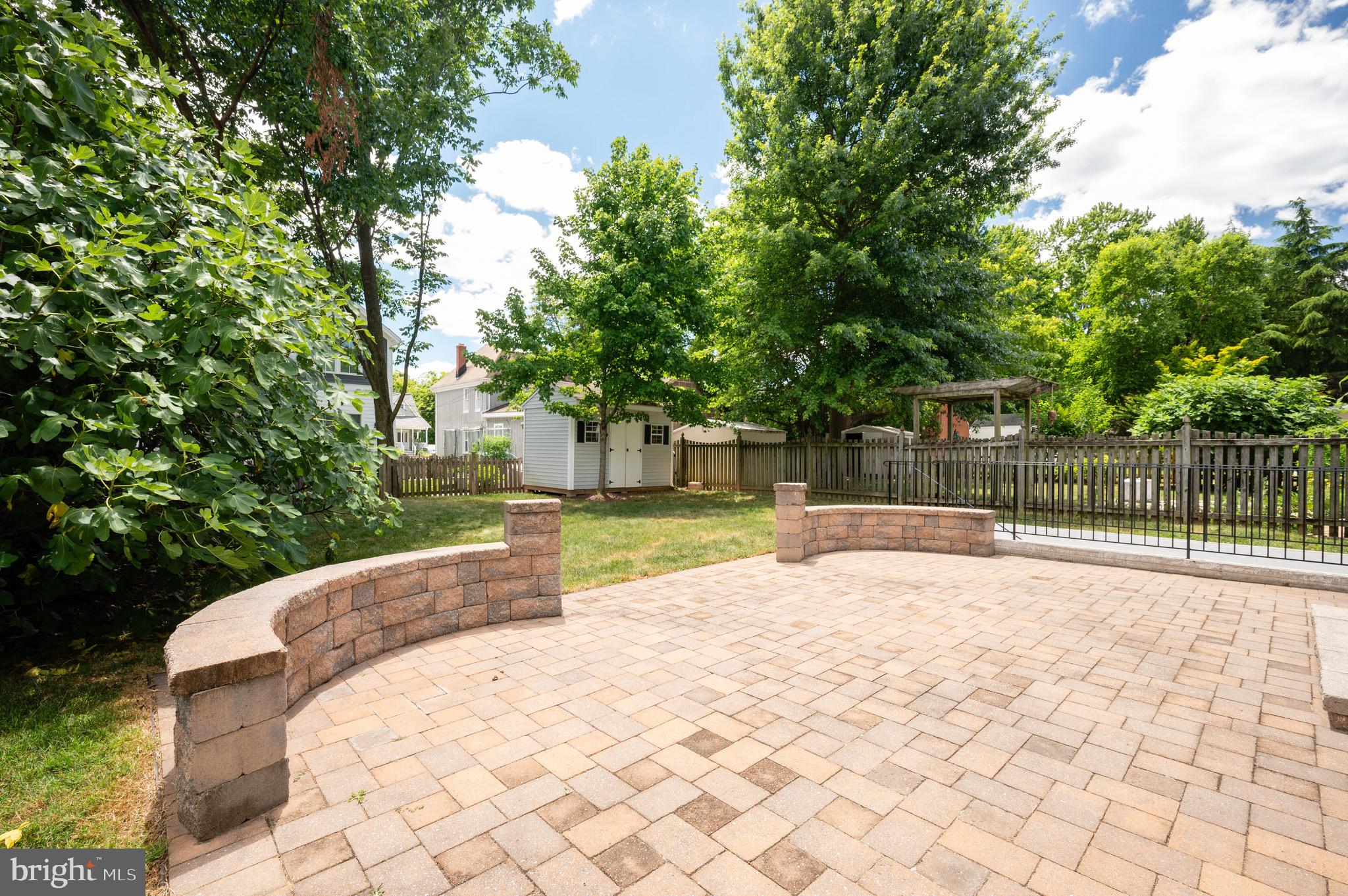 419 E CUSTIS AVE