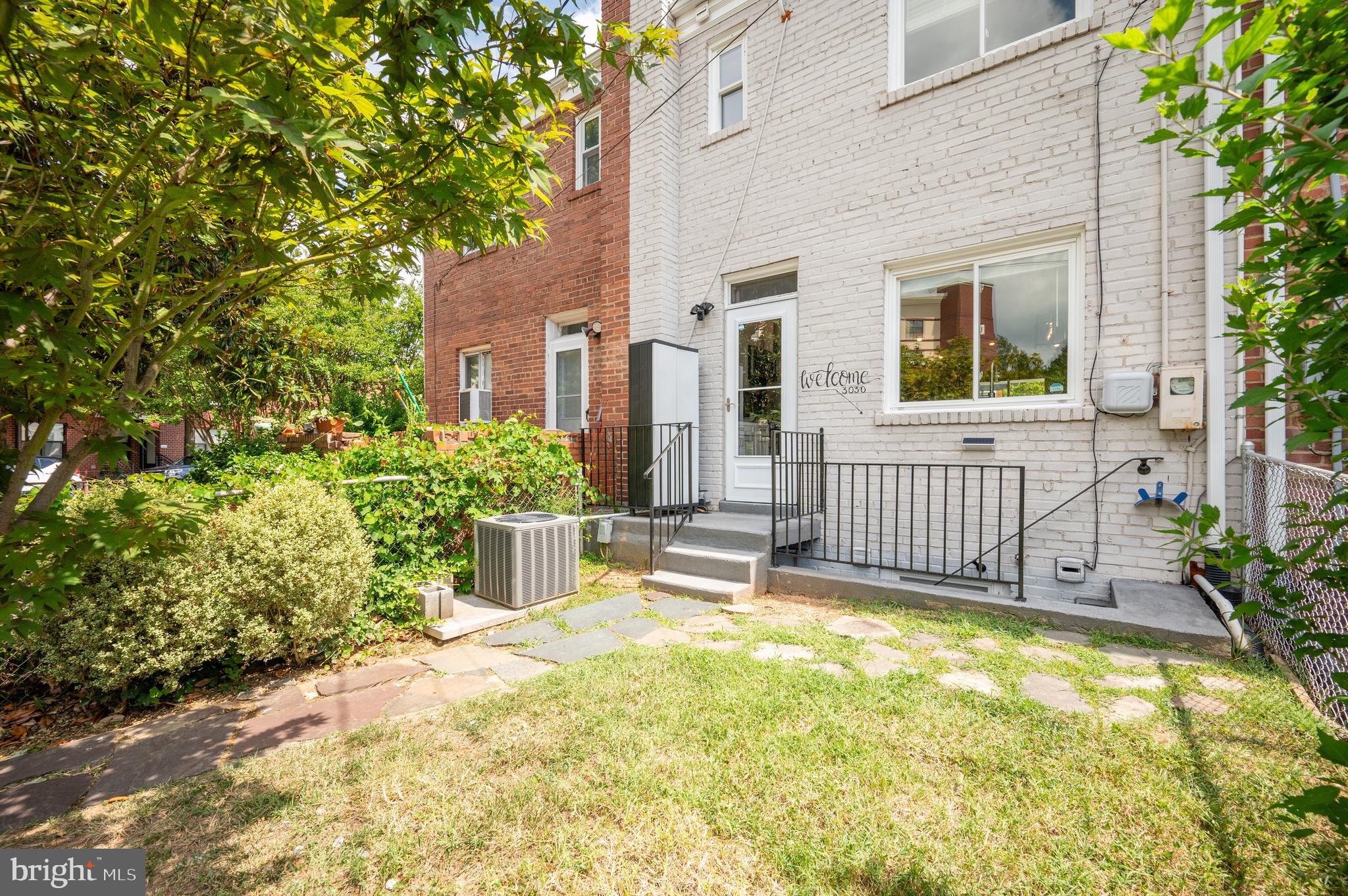 3030 Manning St