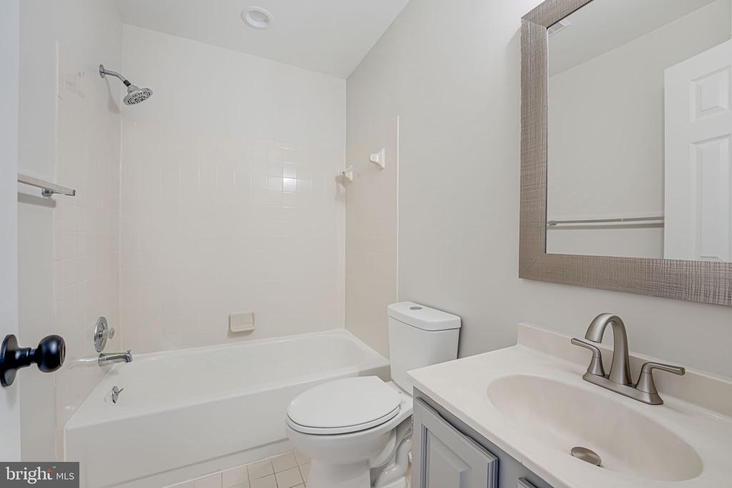 503 Colecroft Ct