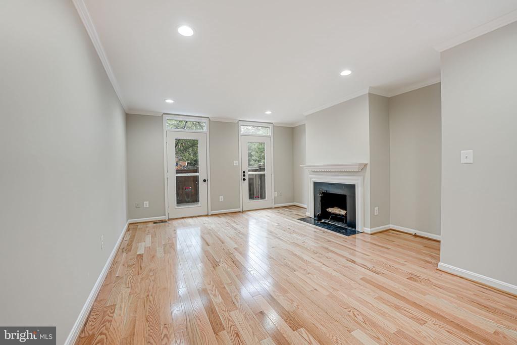 503 Colecroft Ct