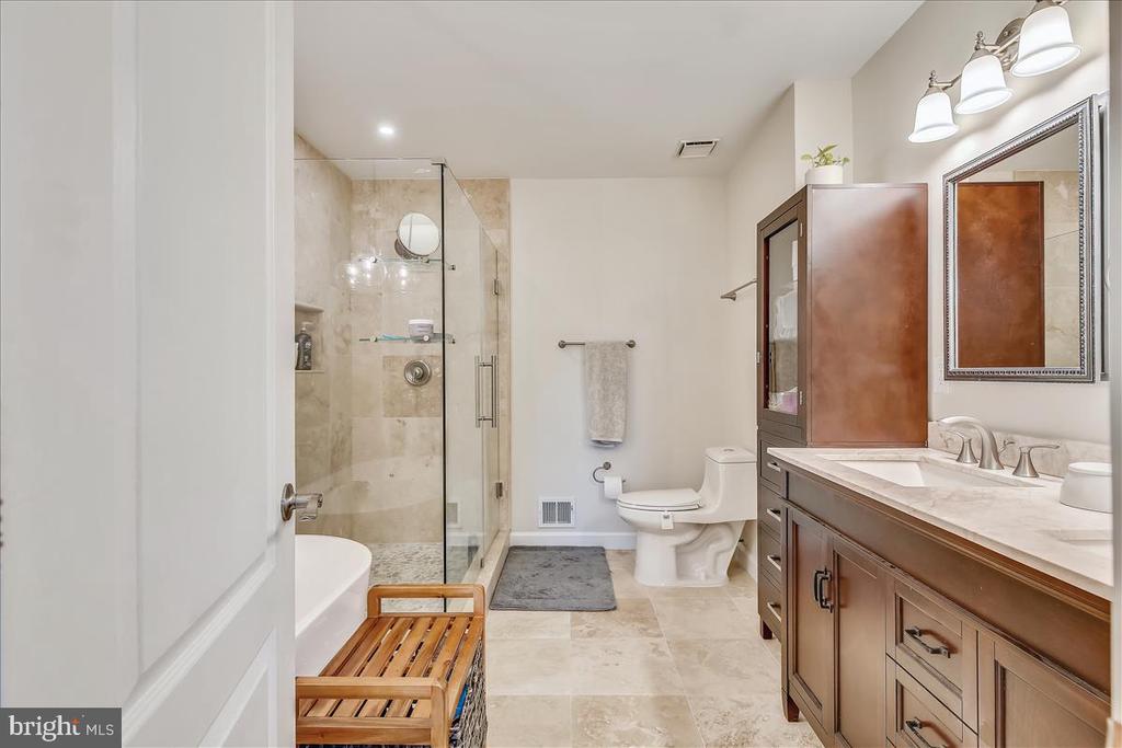 4658 KINSEY LN