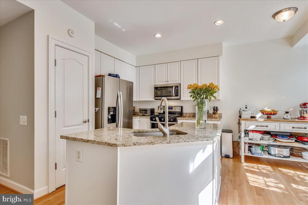 4658 KINSEY LN