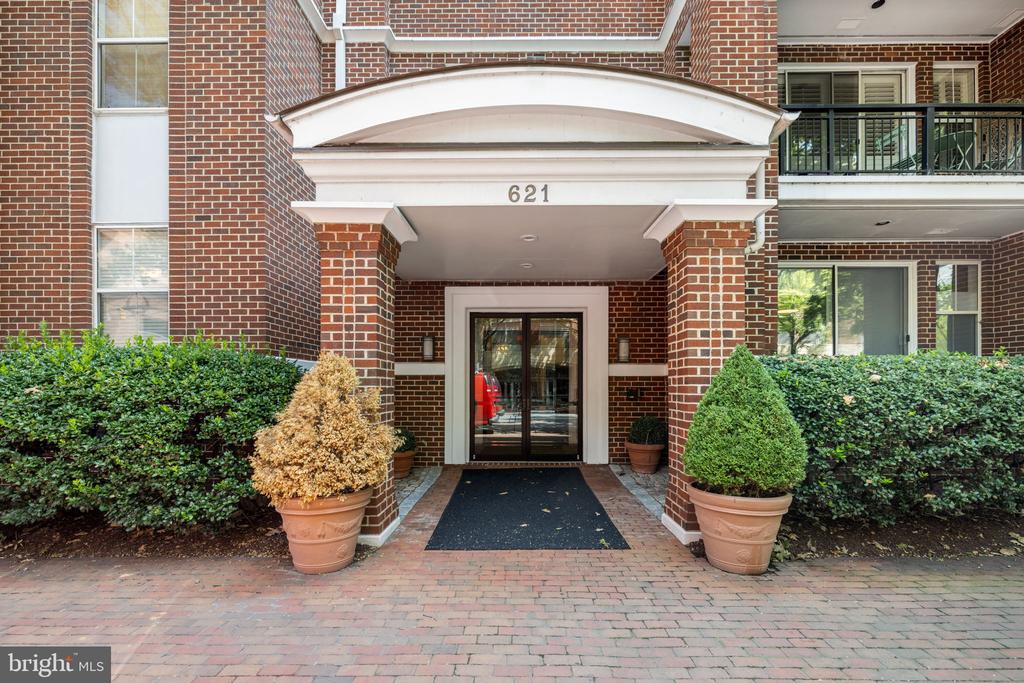 621 N Saint Asaph St #308