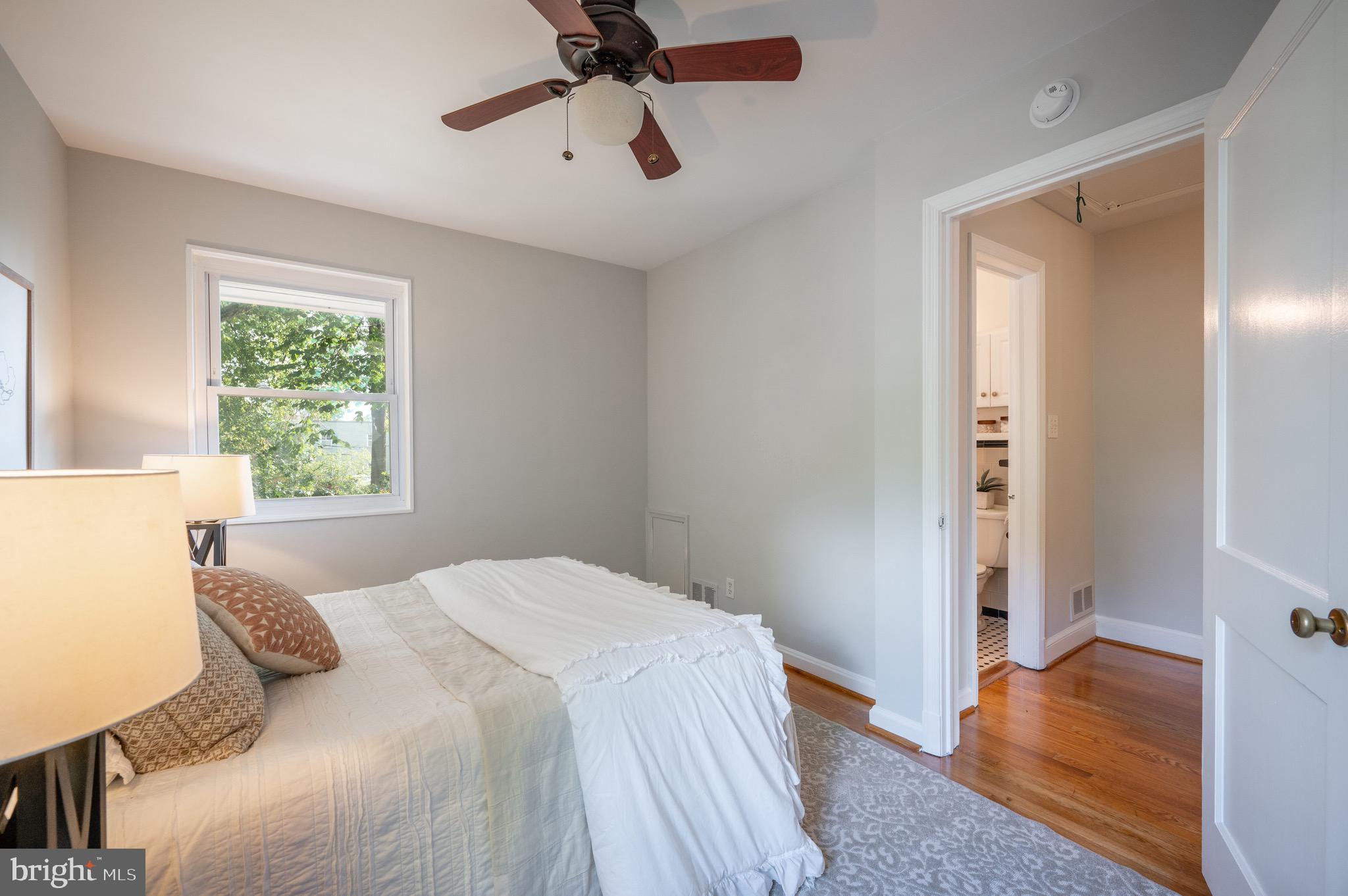 39 E Bellefonte Ave #1/2
