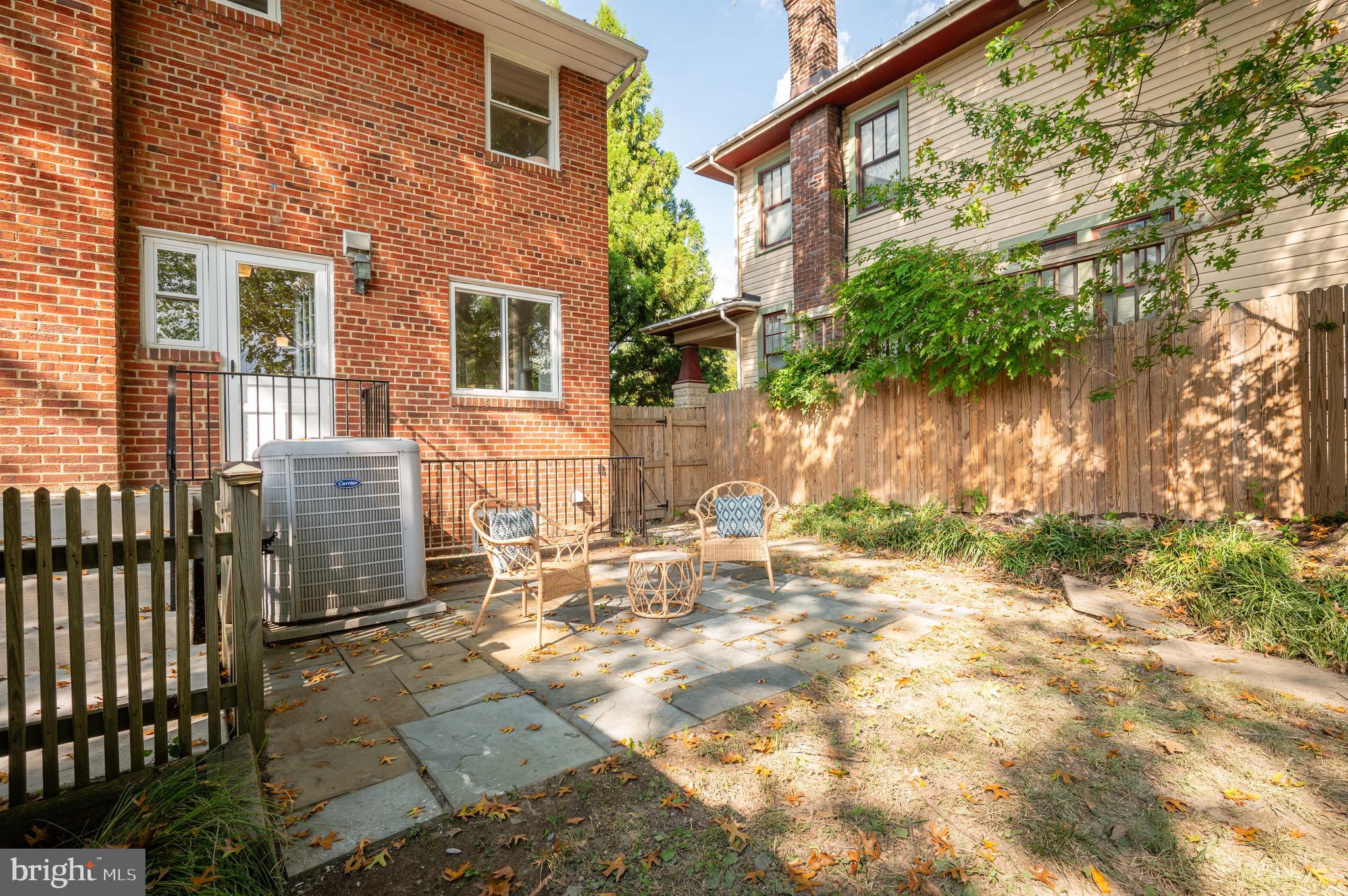 39 E Bellefonte Ave #1/2