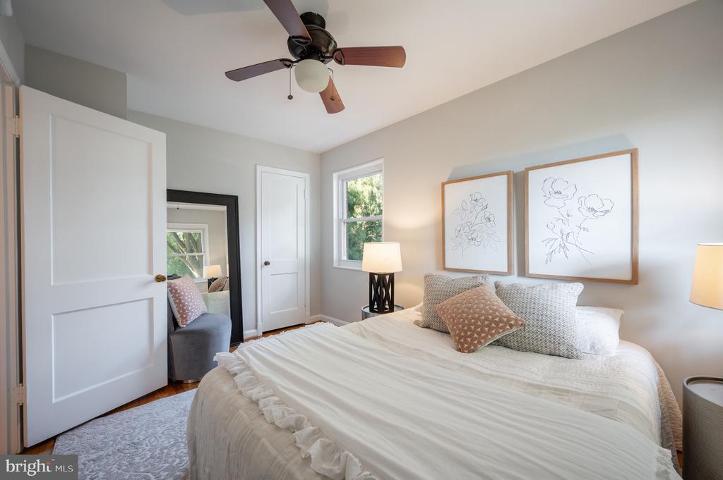 39 E Bellefonte Ave #1/2