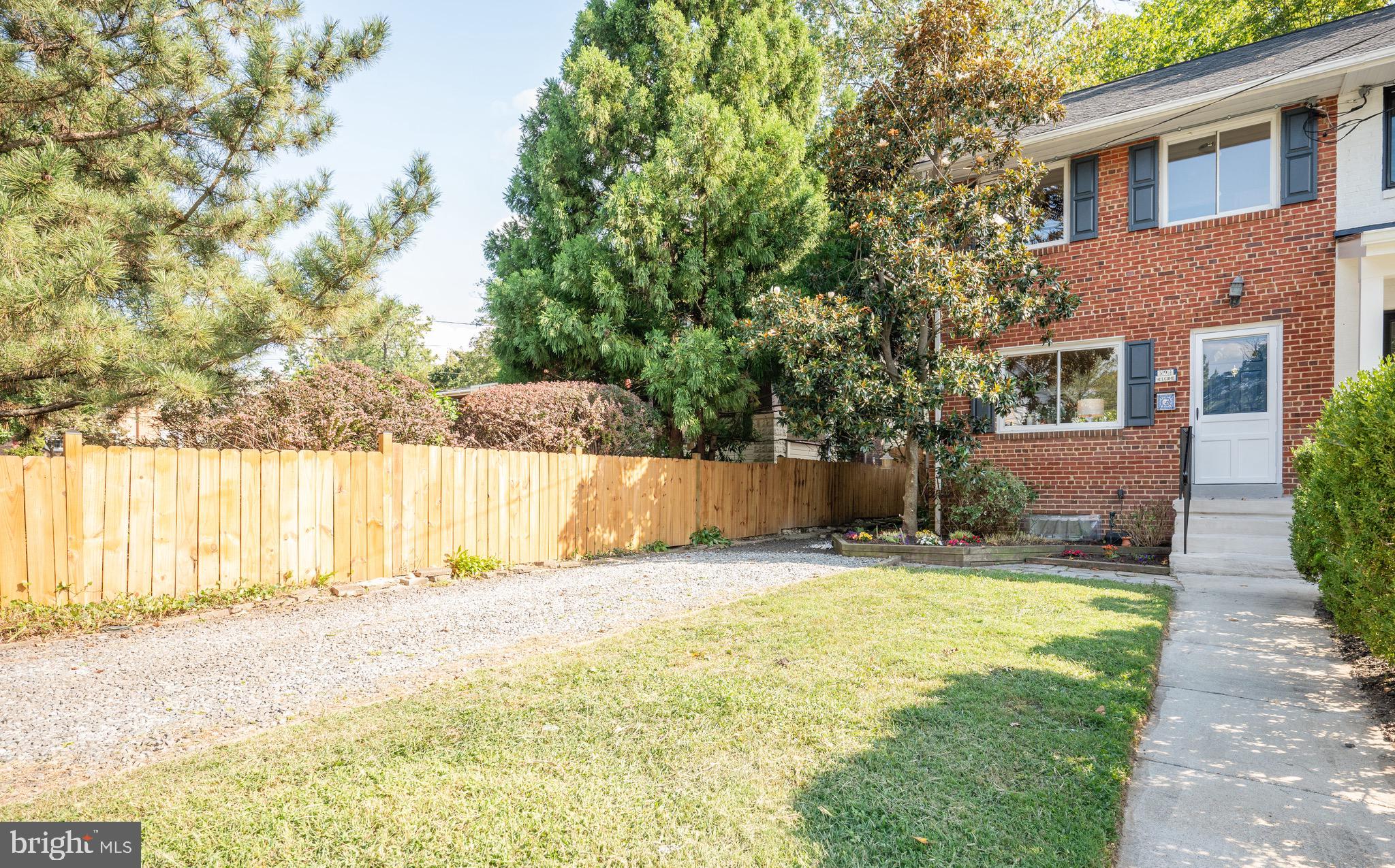 39 E Bellefonte Ave #1/2
