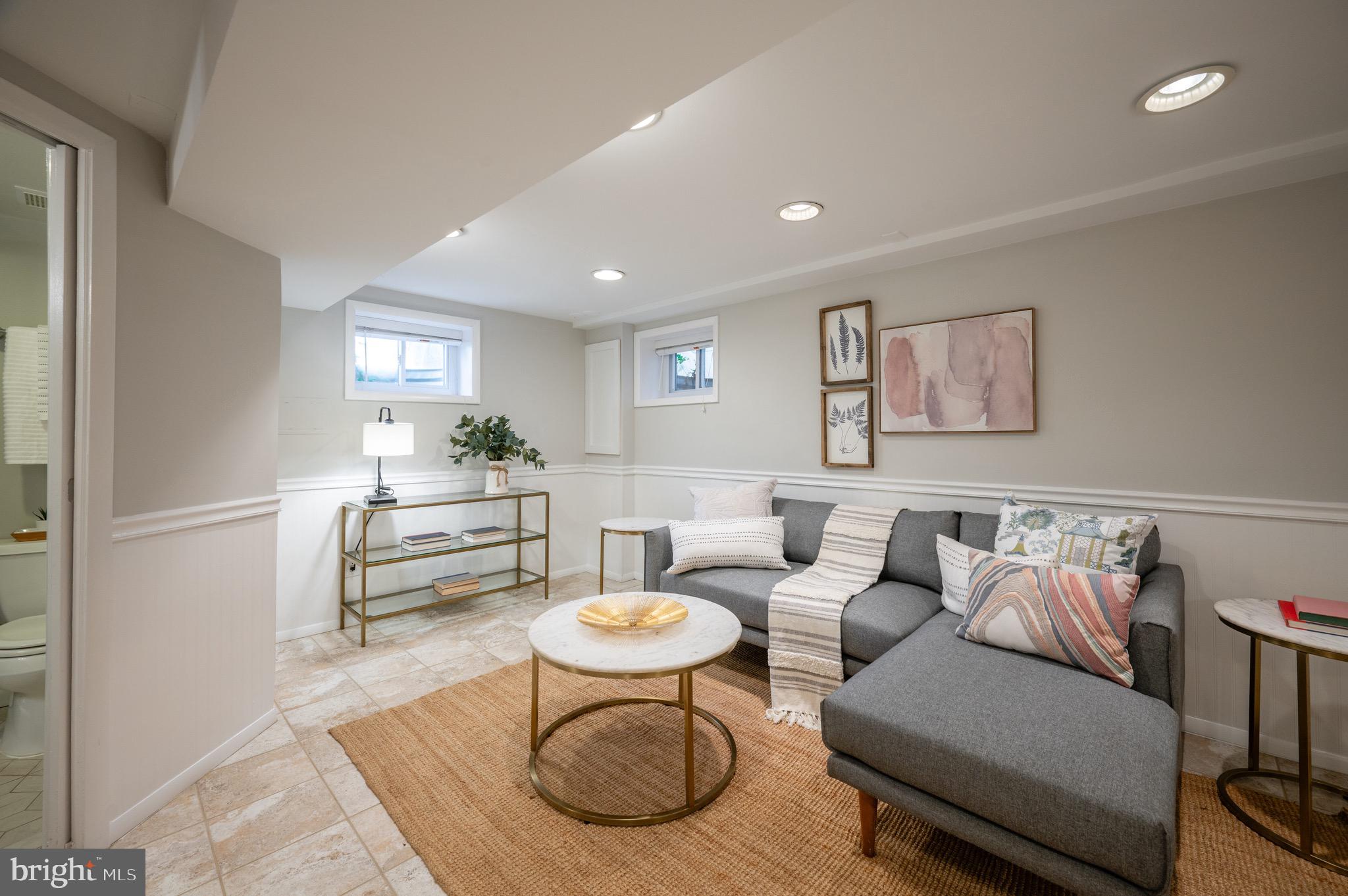 39 E Bellefonte Ave #1/2