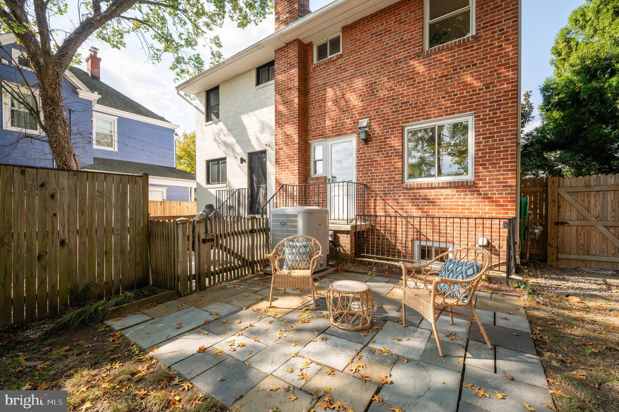 39 E Bellefonte Ave #1/2