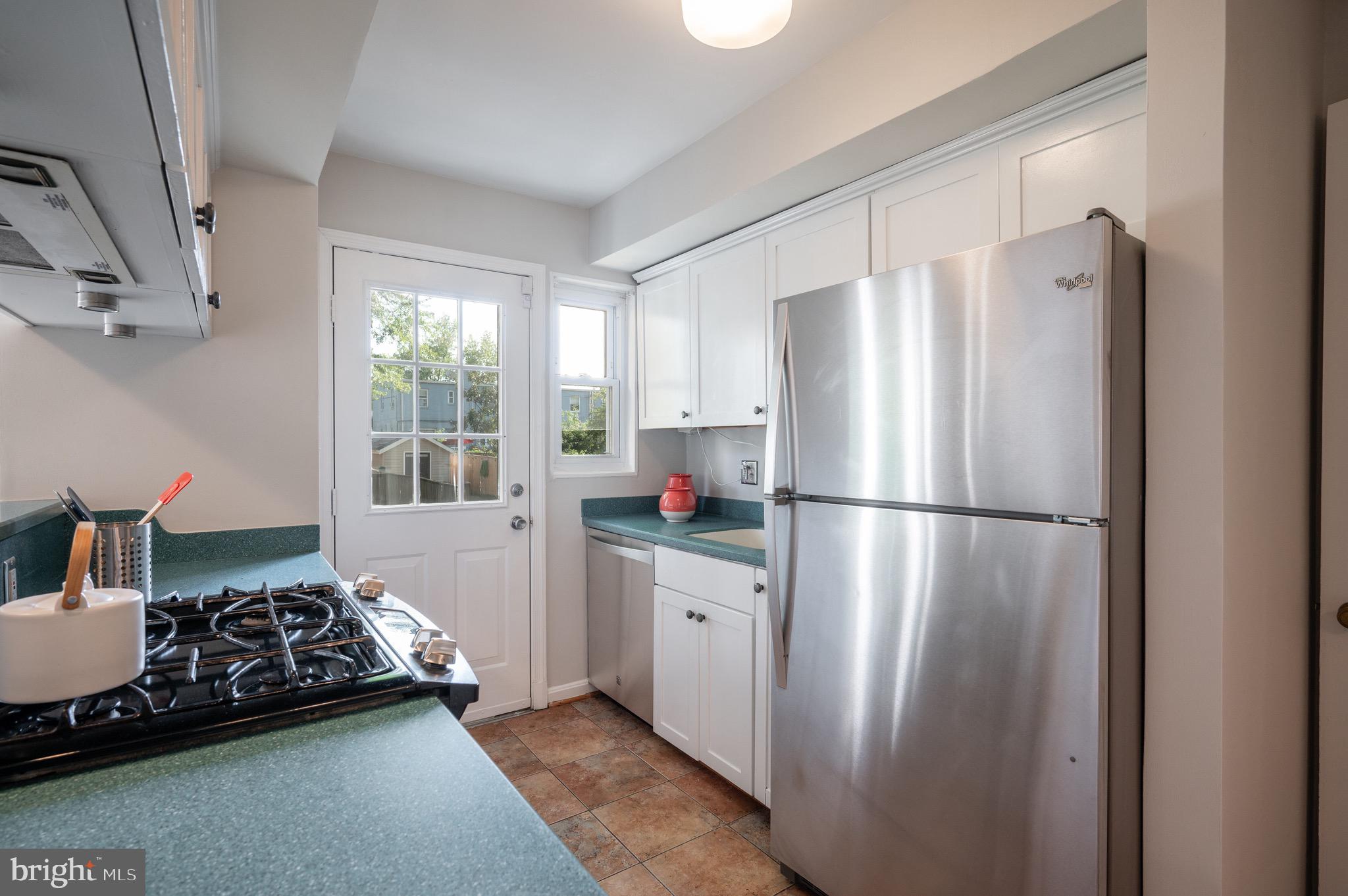39 E Bellefonte Ave #1/2