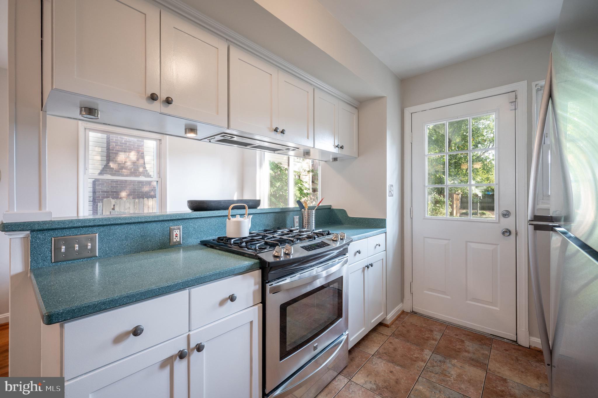 39 E Bellefonte Ave #1/2