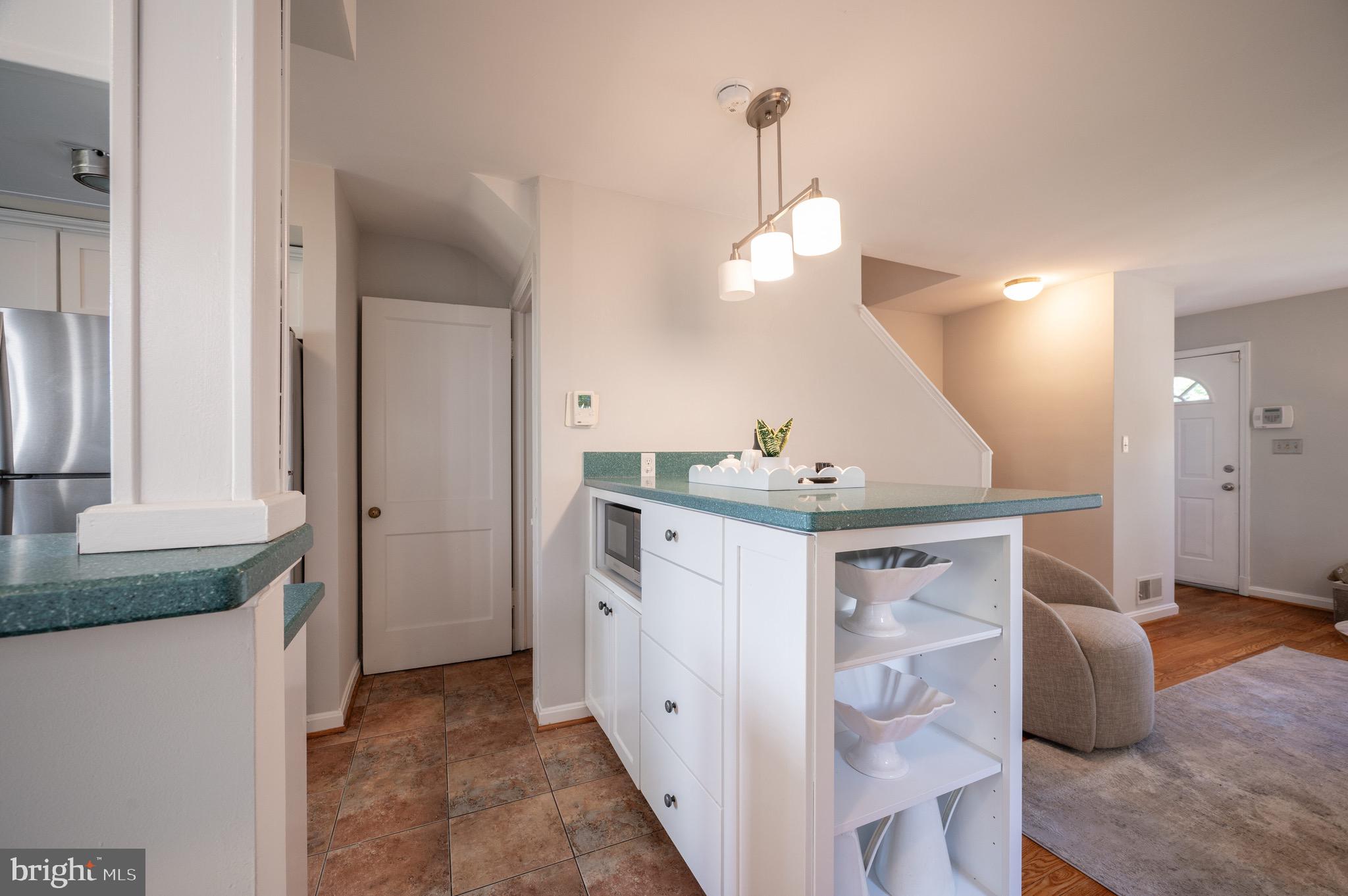 39 E Bellefonte Ave #1/2