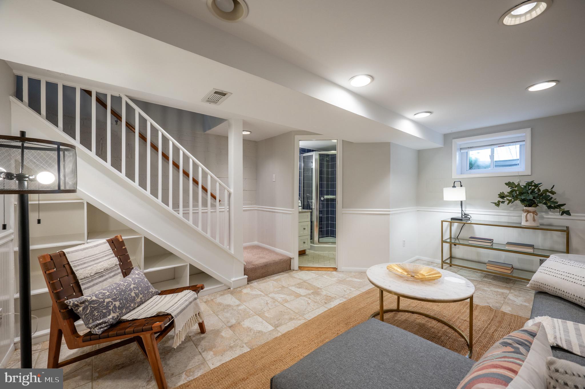 39 E Bellefonte Ave #1/2