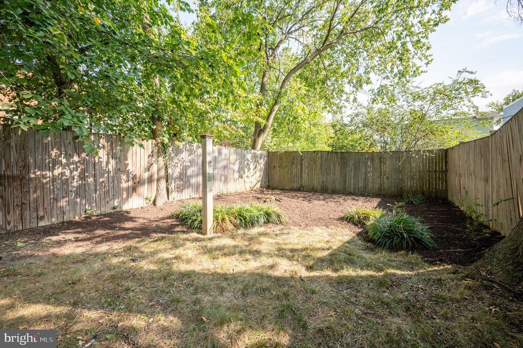 39 E Bellefonte Ave #1/2