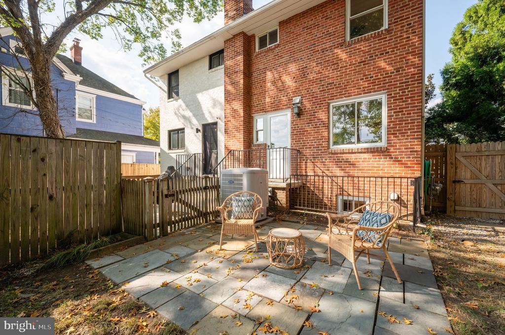 39 E Bellefonte Ave #1/2