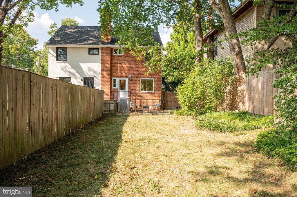 39 E Bellefonte Ave #1/2