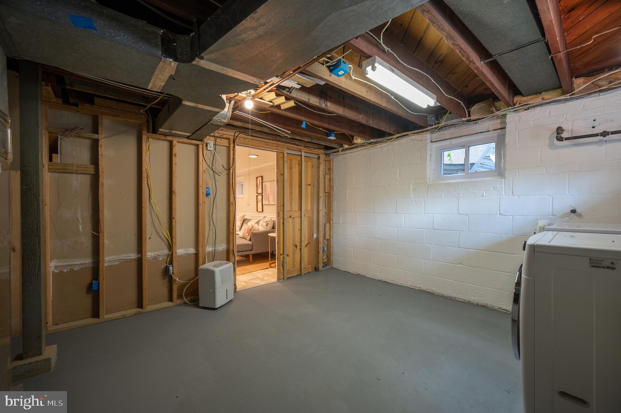 39 E Bellefonte Ave #1/2