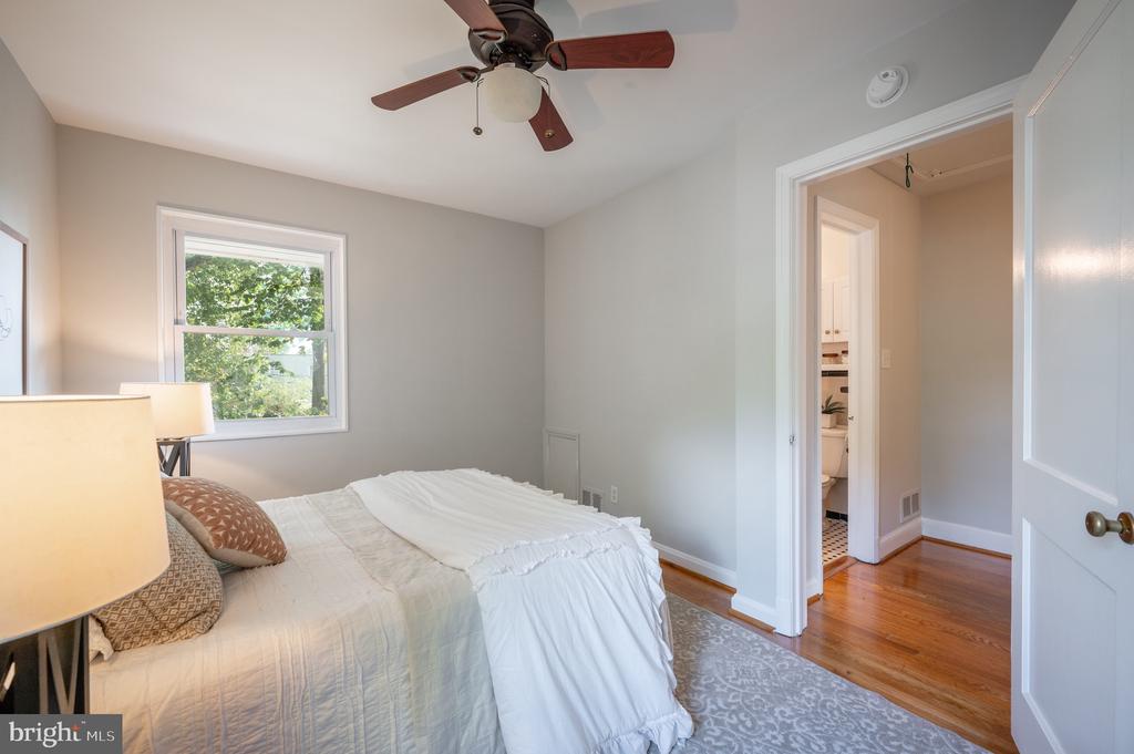 39 E Bellefonte Ave #1/2