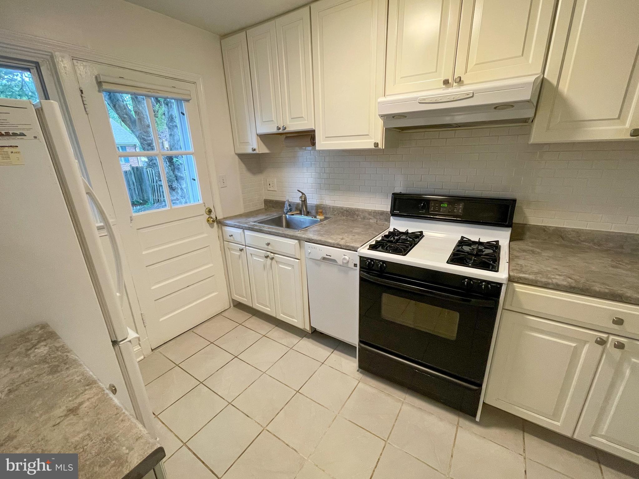 6 E MYRTLE ST #A