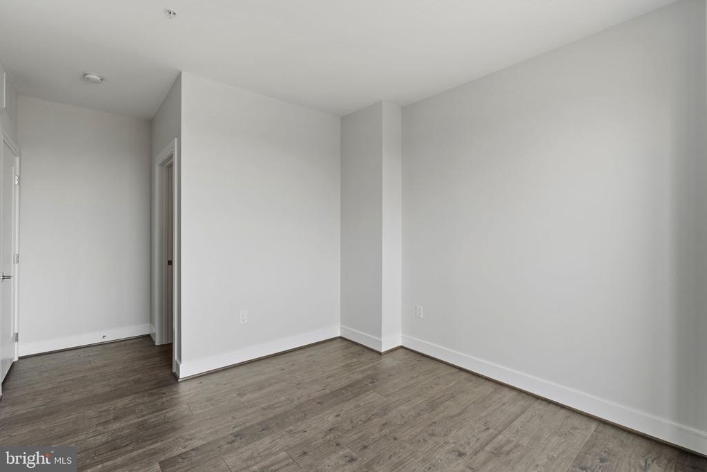 625 Slater's Ln #302w