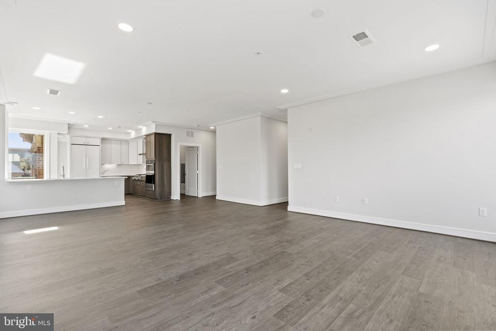 625 Slater's Ln #302w