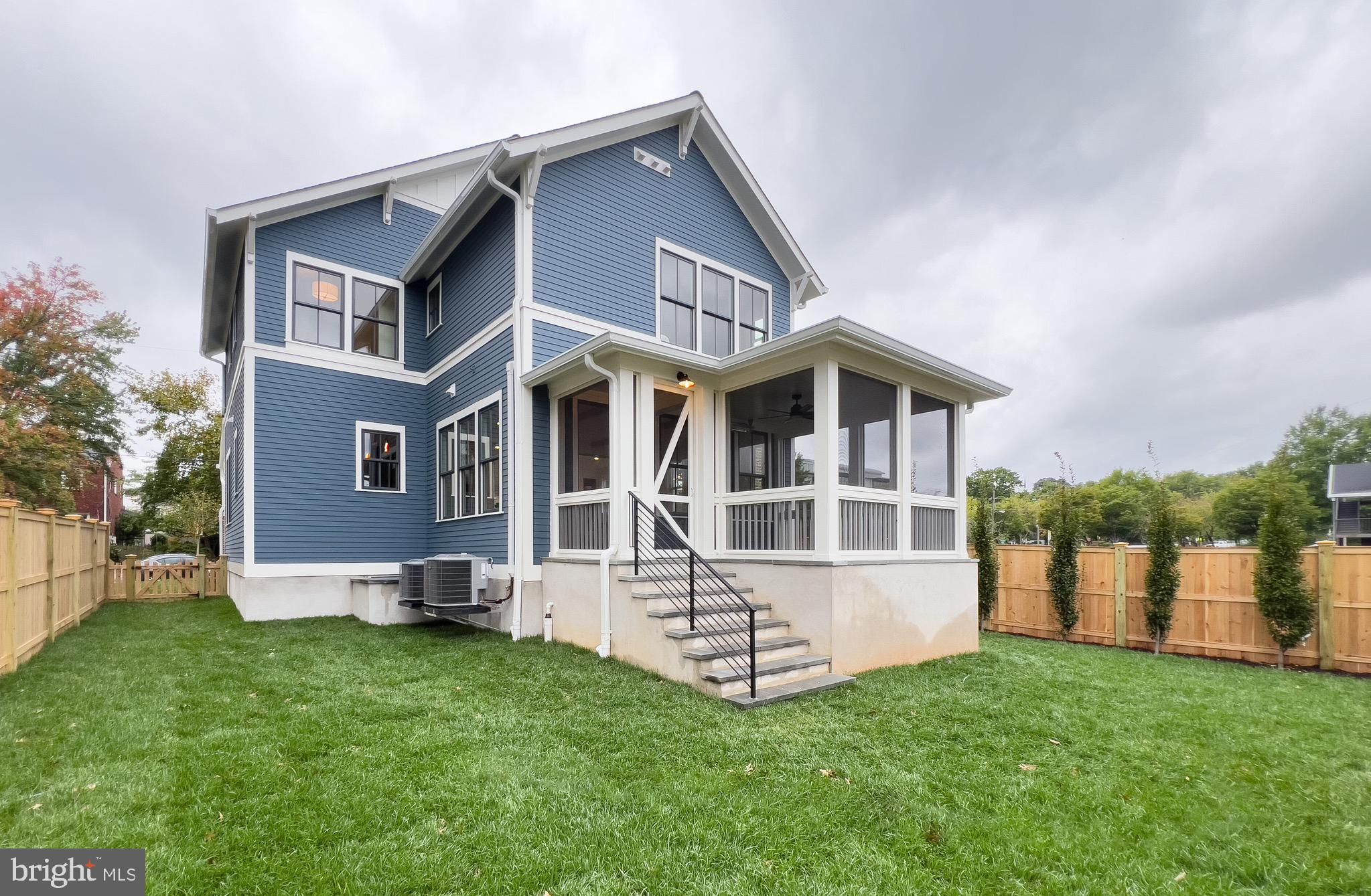 110 E Raymond Avenue