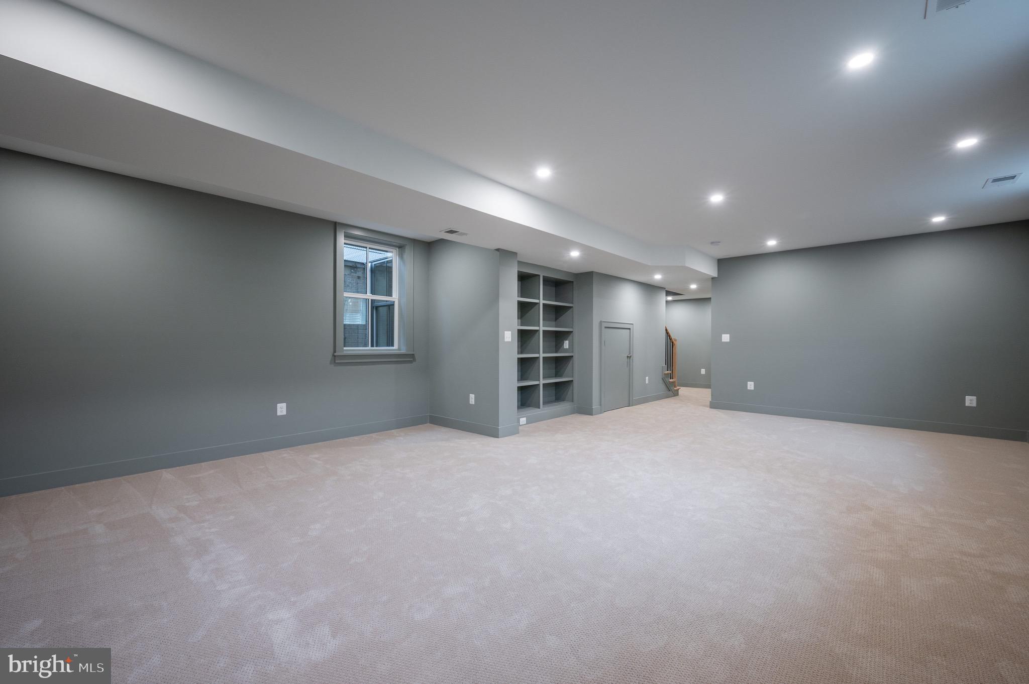110 E Raymond Avenue