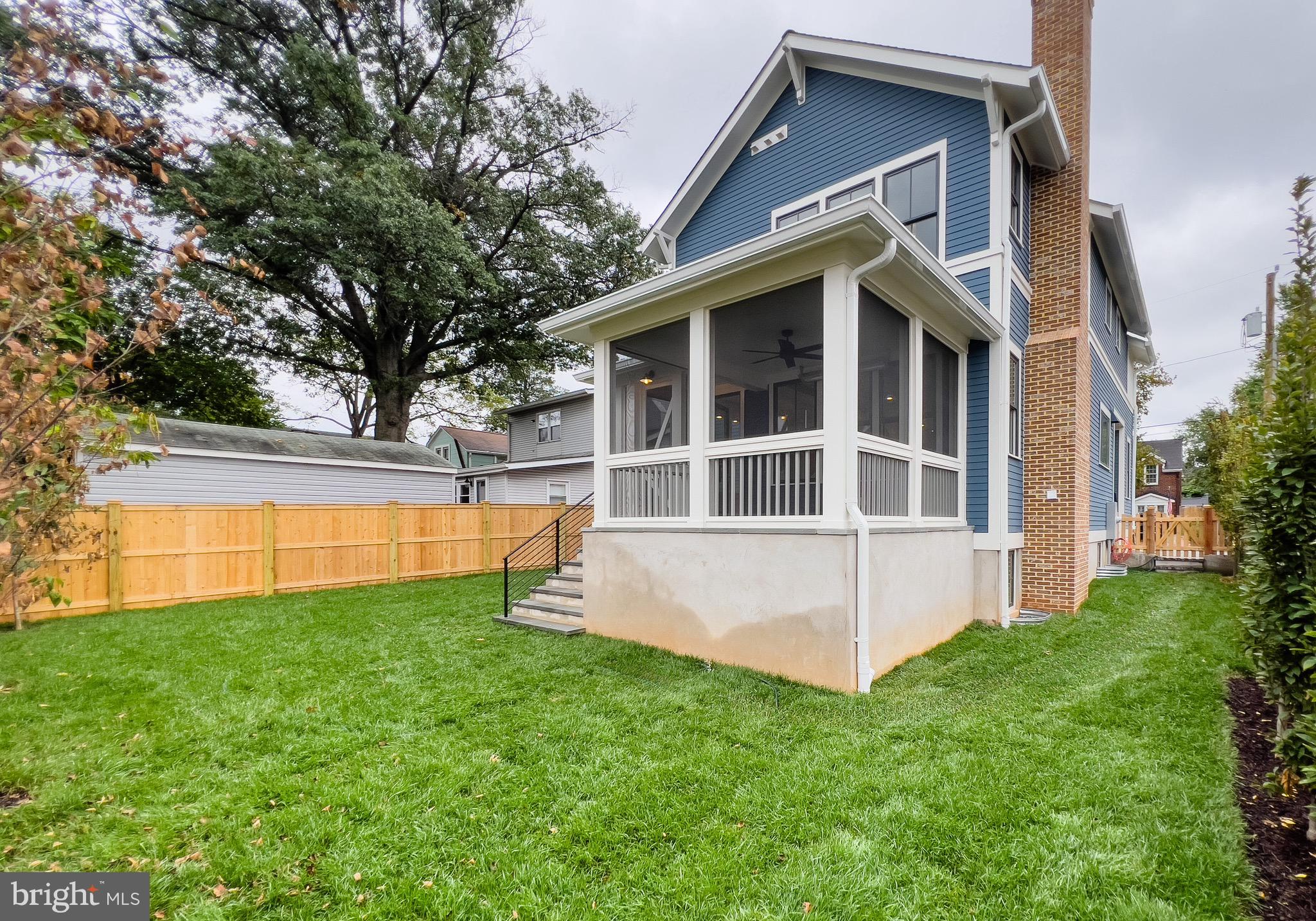 110 E Raymond Avenue
