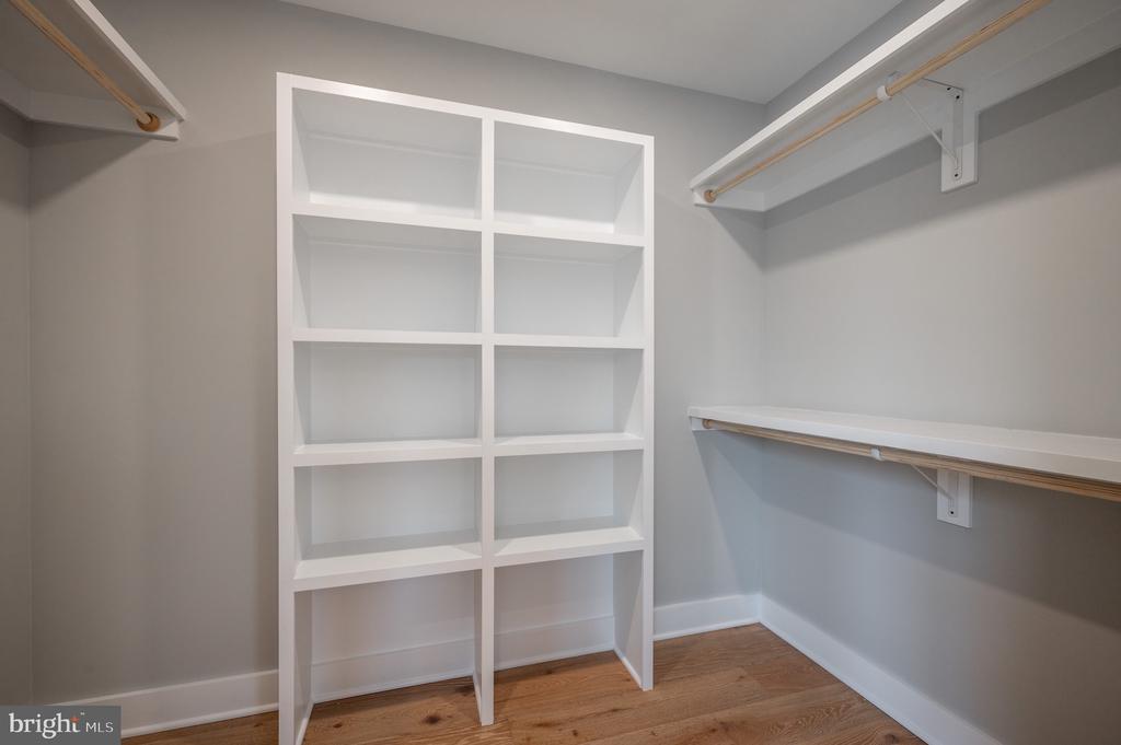 110 E Raymond Avenue