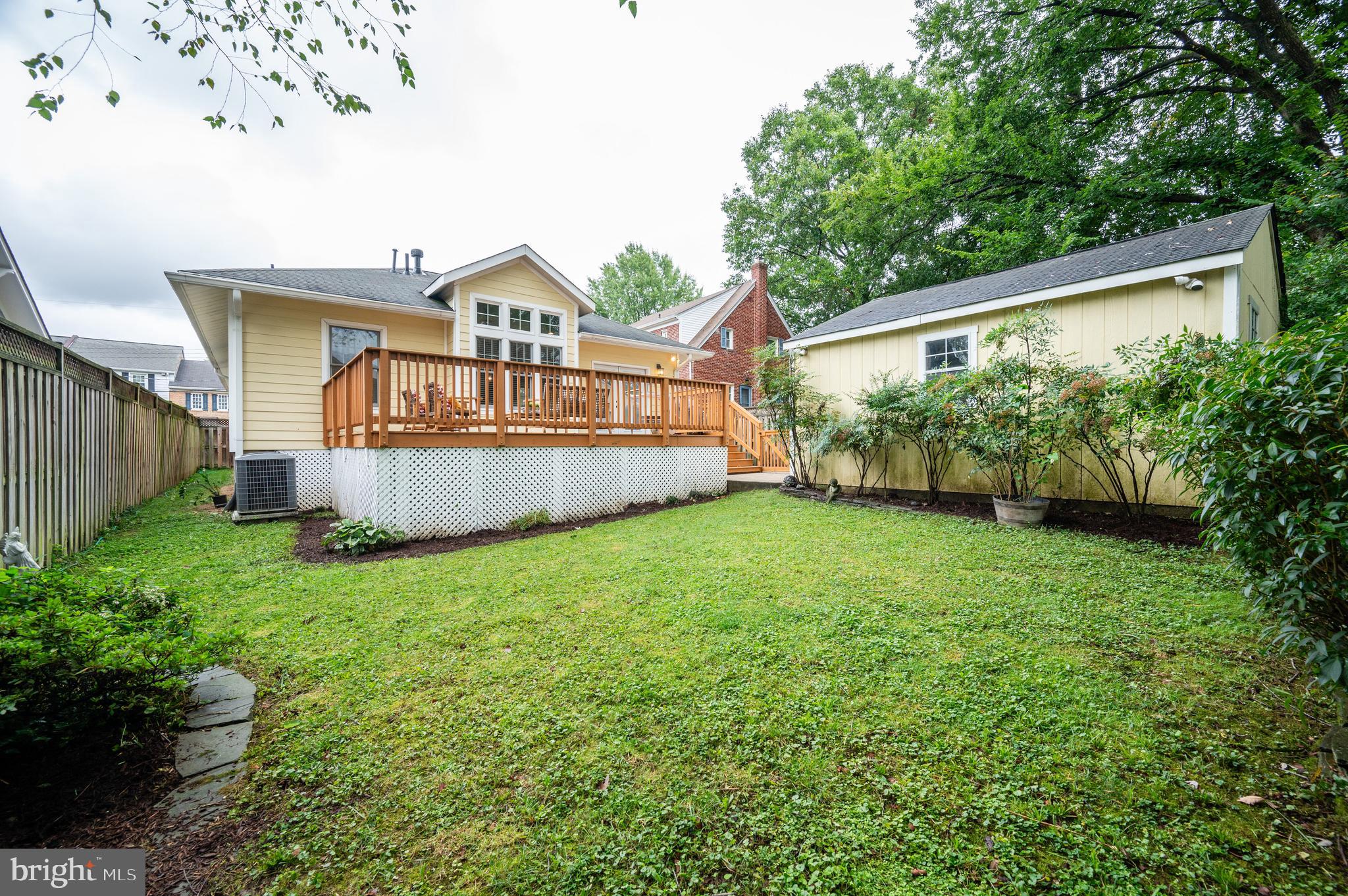 4 W Luray Ave W