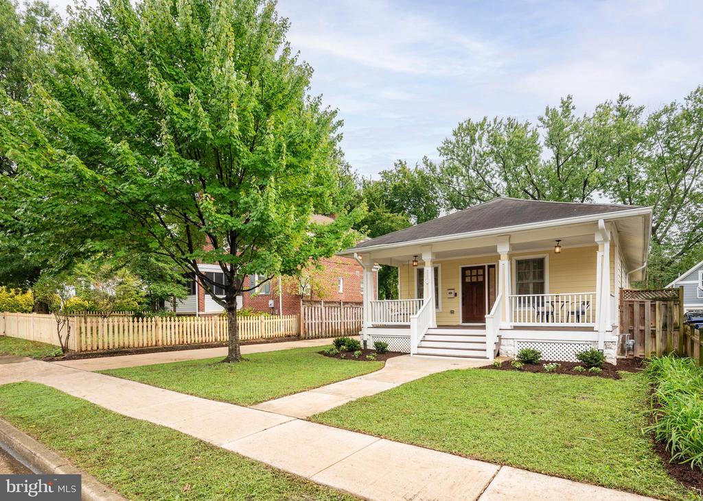 4 W Luray Ave W