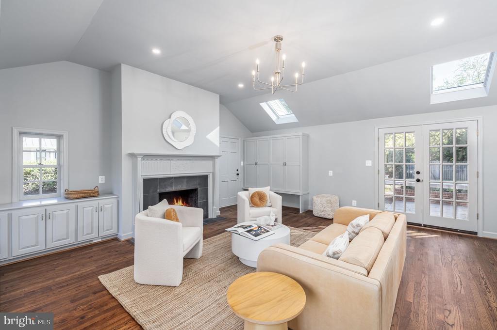 3568 Trinity Dr