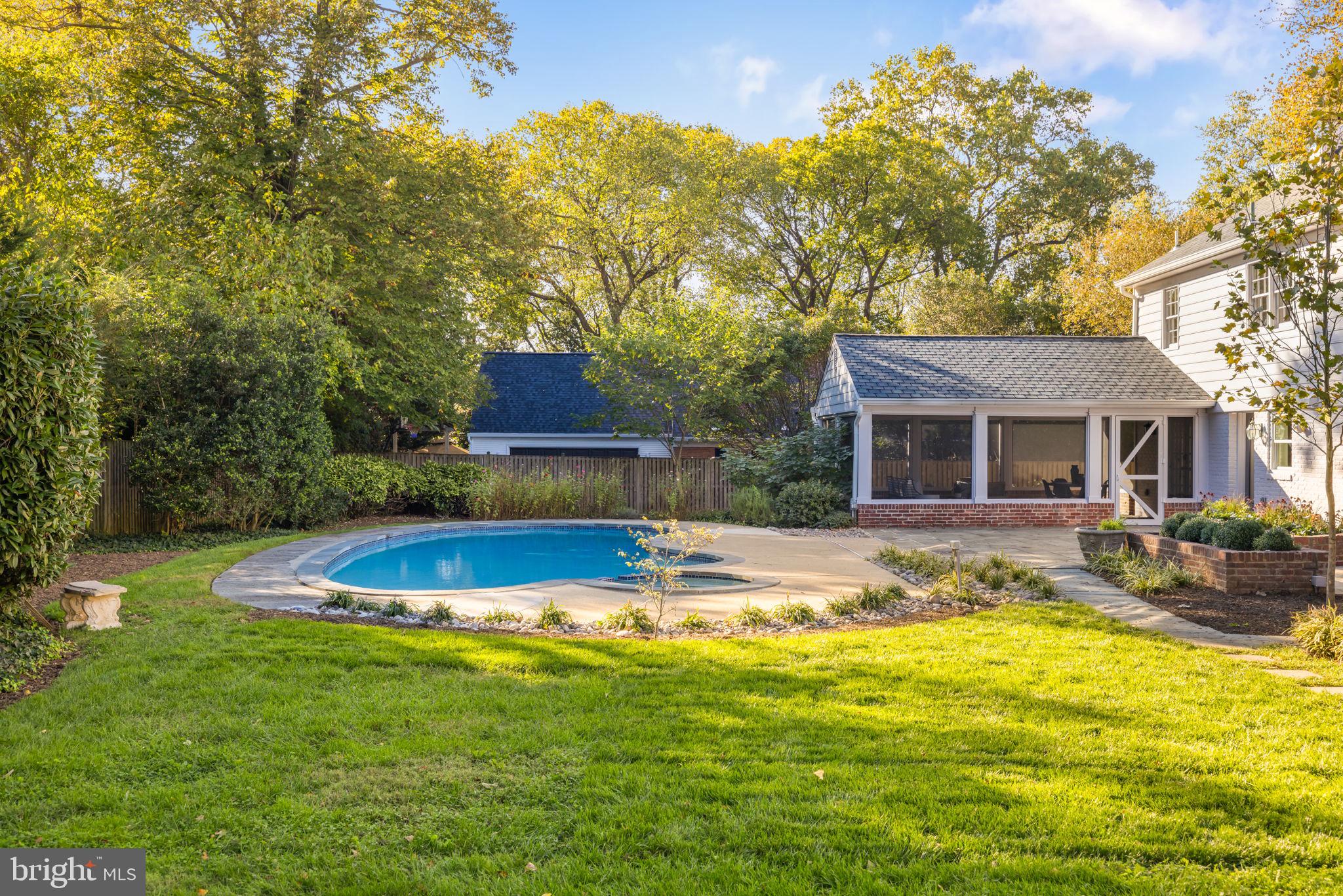 3568 Trinity Dr