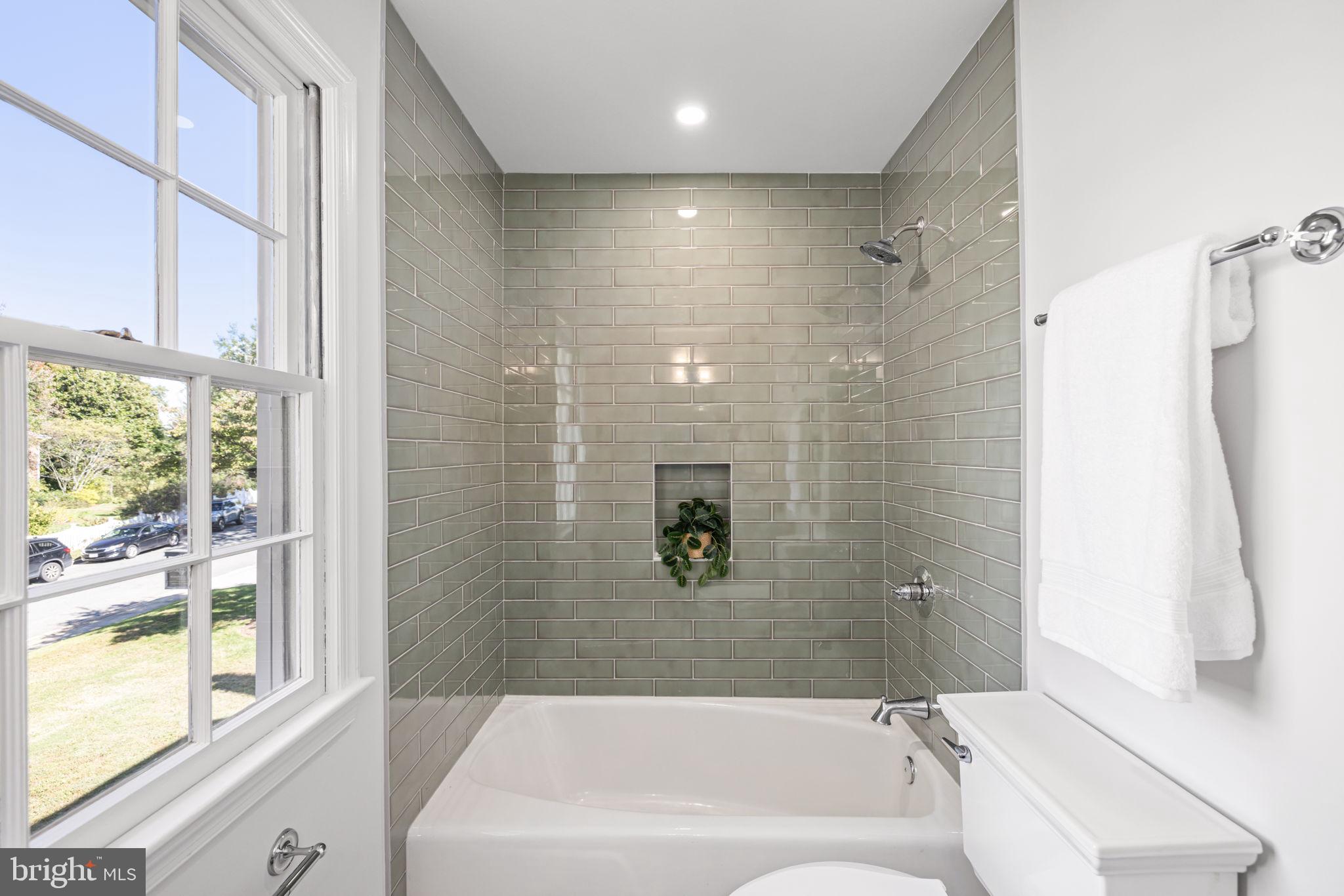 3568 Trinity Dr