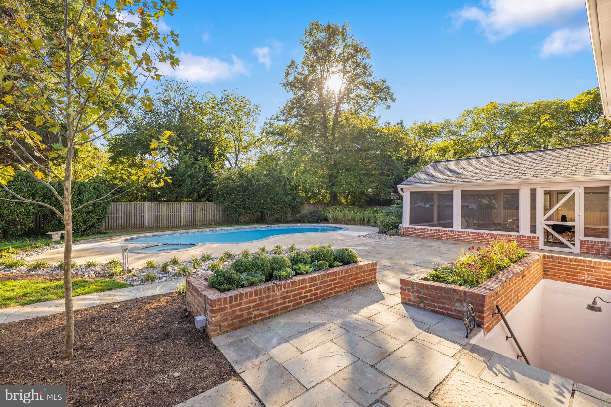 3568 Trinity Dr