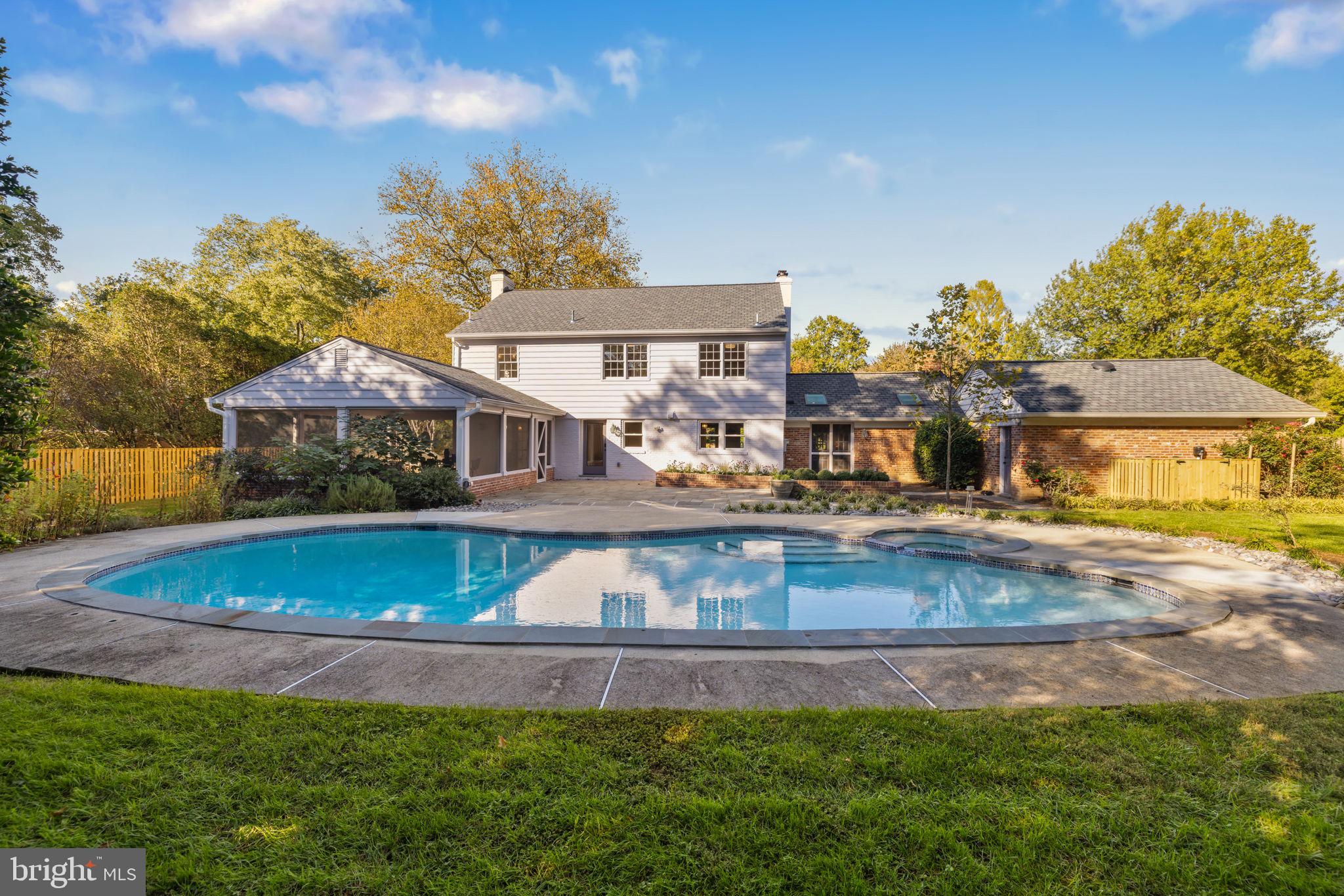 3568 Trinity Dr