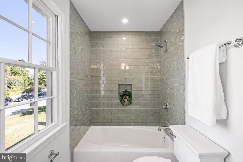 3568 Trinity Dr