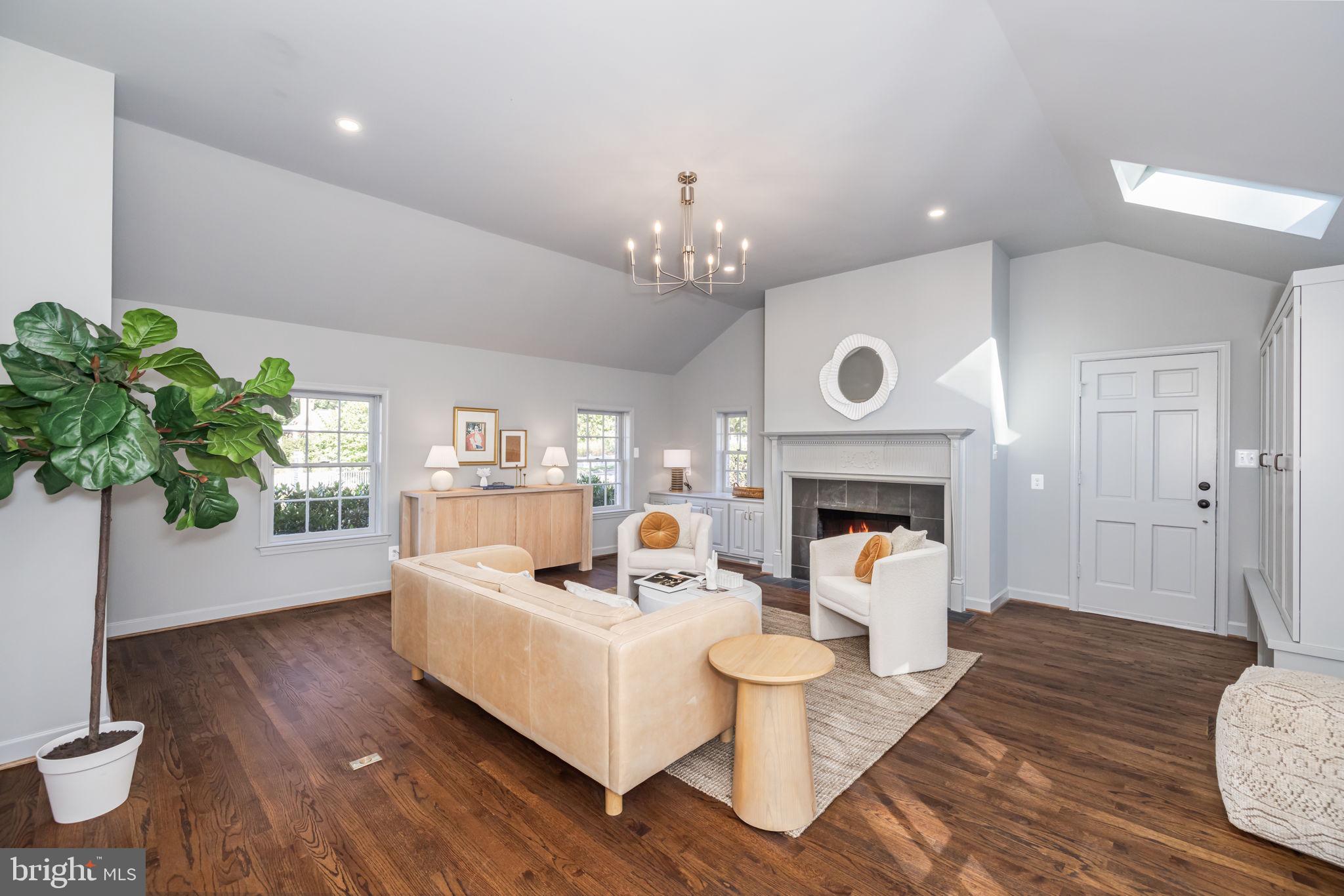 3568 Trinity Dr
