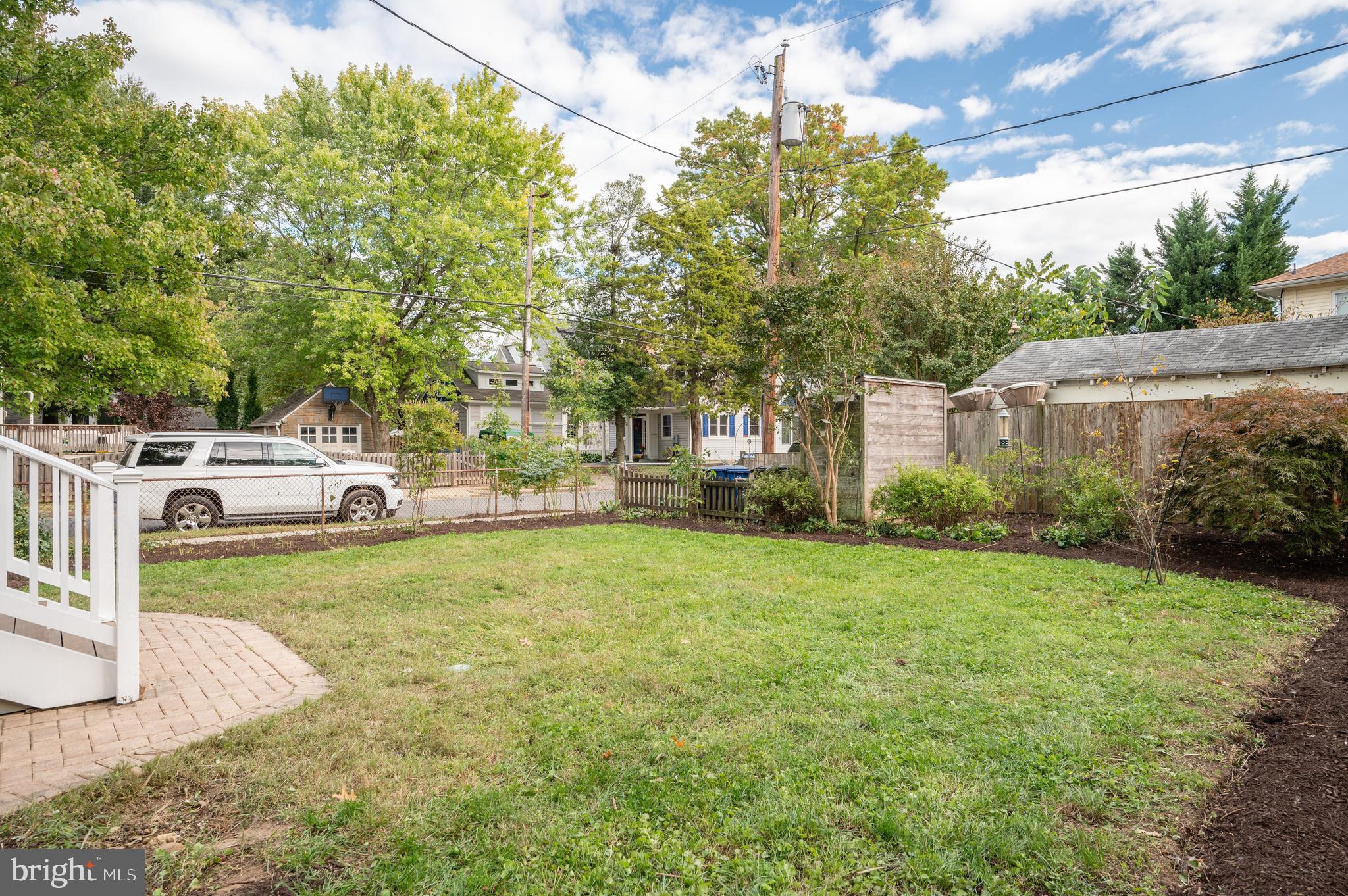 223 E Oxford Ave